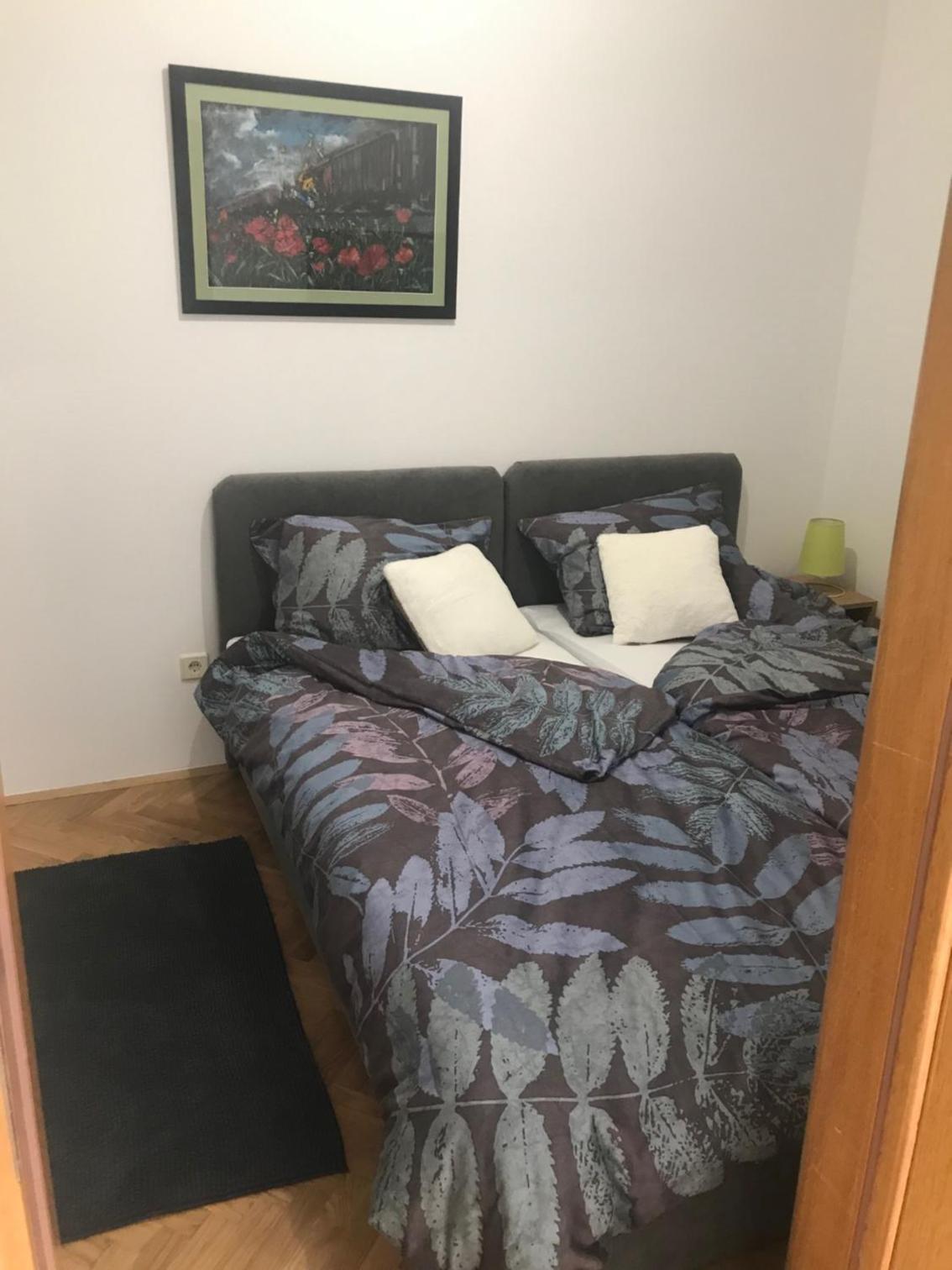One-Bedroom Apartment - Photo 1