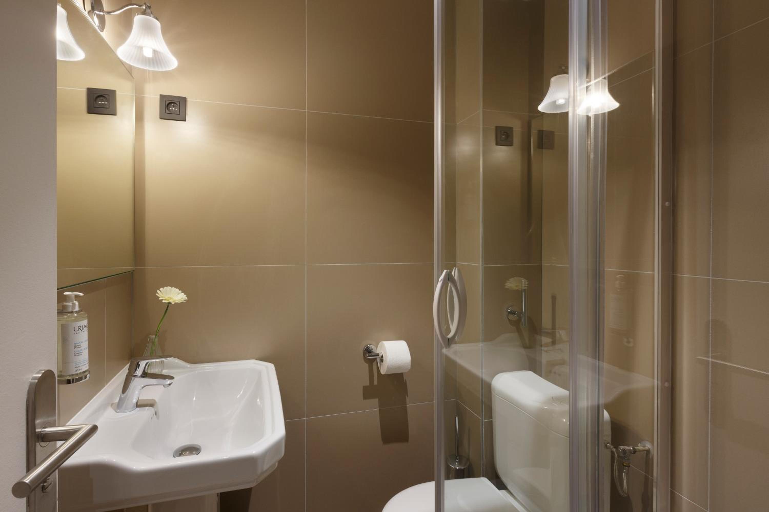 Standard Double Room - Photo 5