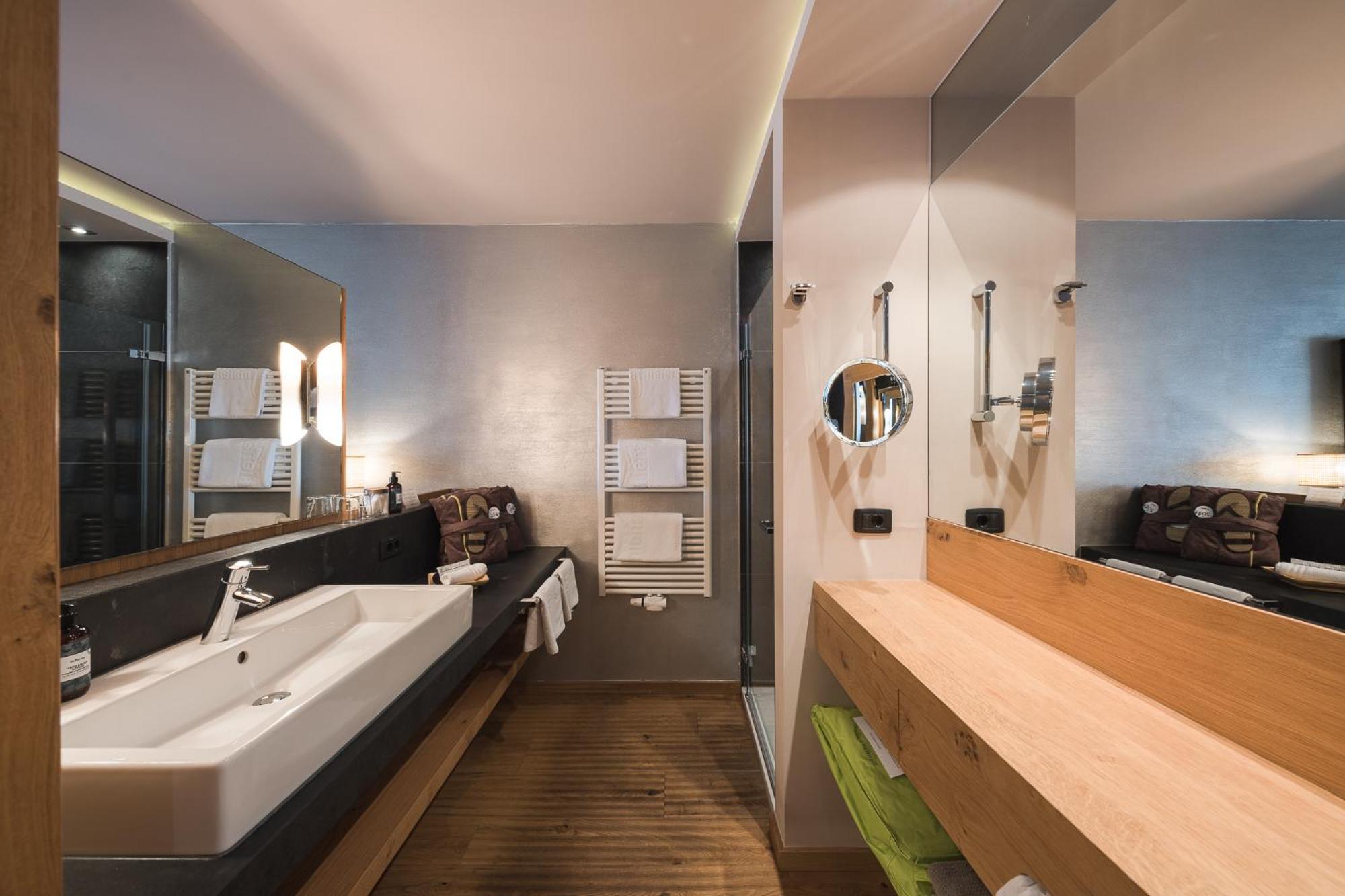 Deluxe Double Room with Balcony photo 2