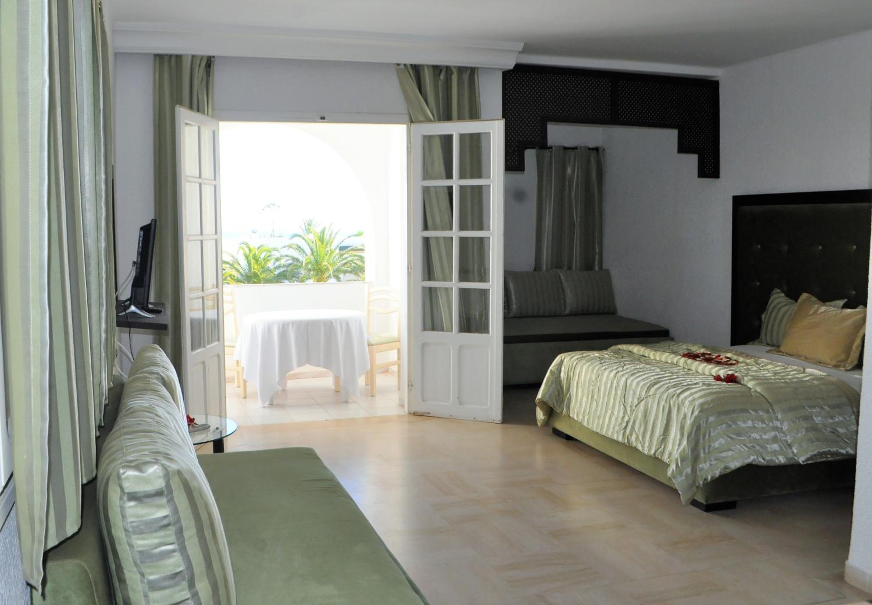 Twin Room - Photo 3