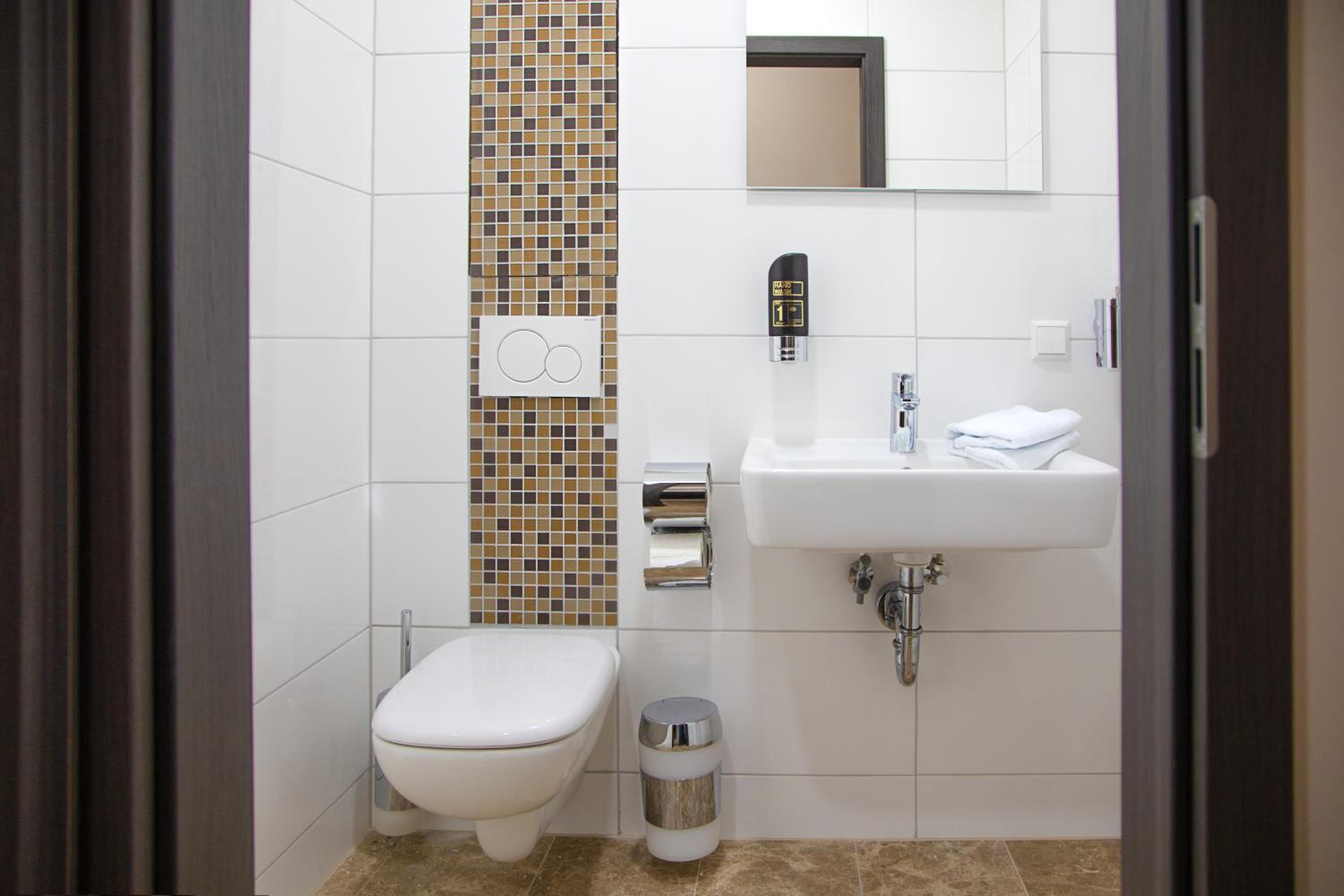 Single Room with Bathroom photo 2