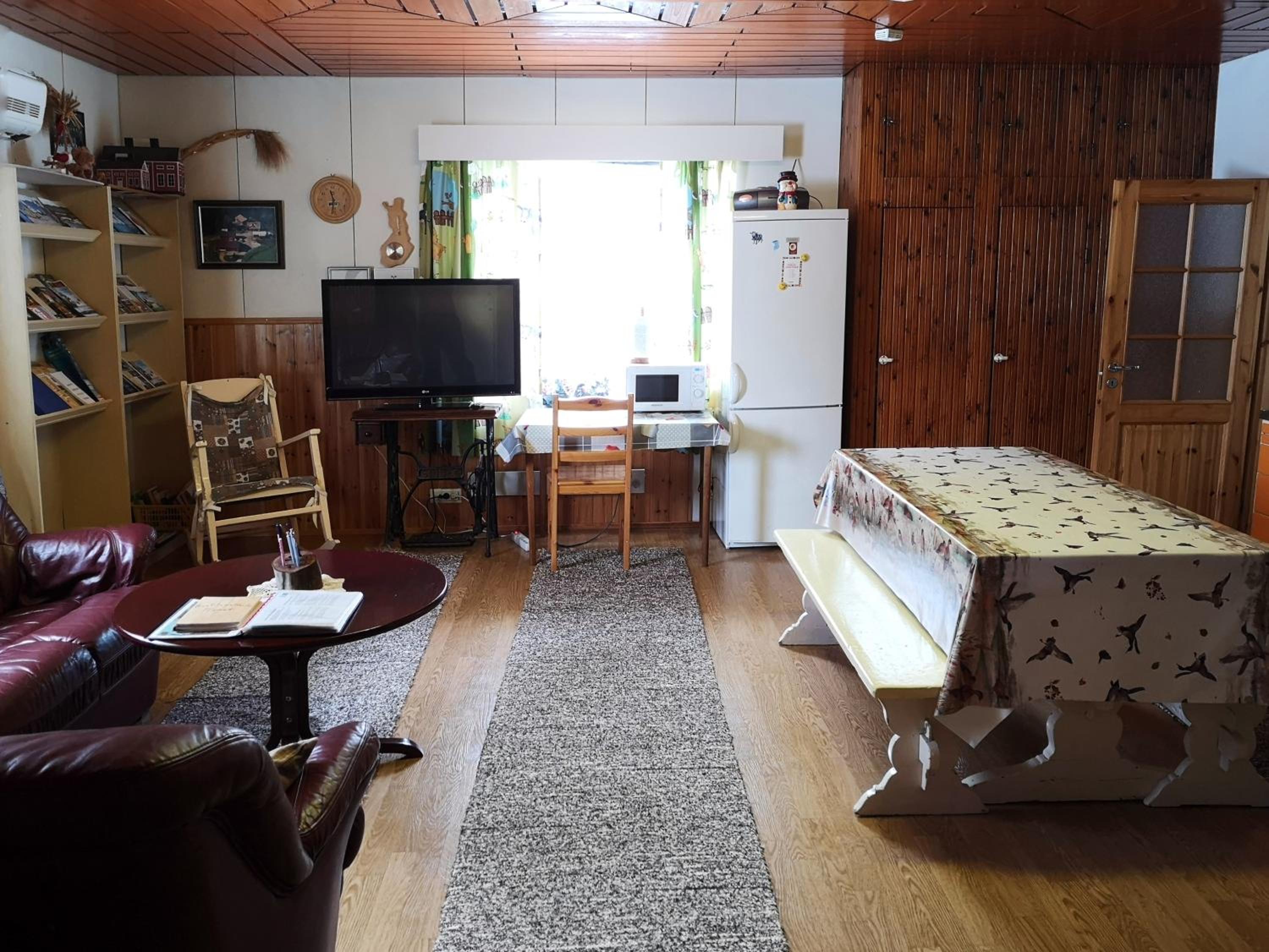 Three-Bedroom House with Private Sauna - Photo 19