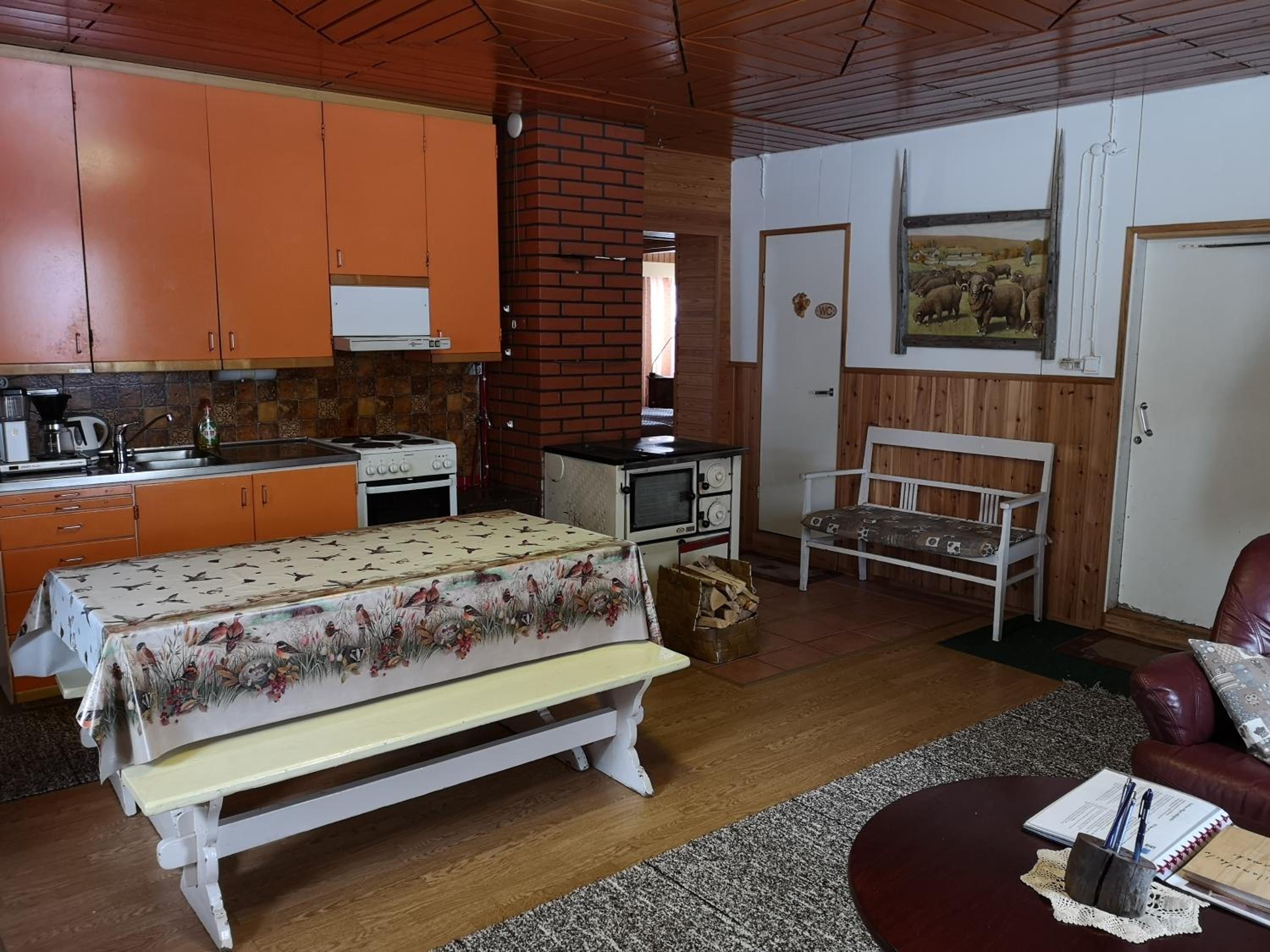 Three-Bedroom House with Private Sauna - Photo 2