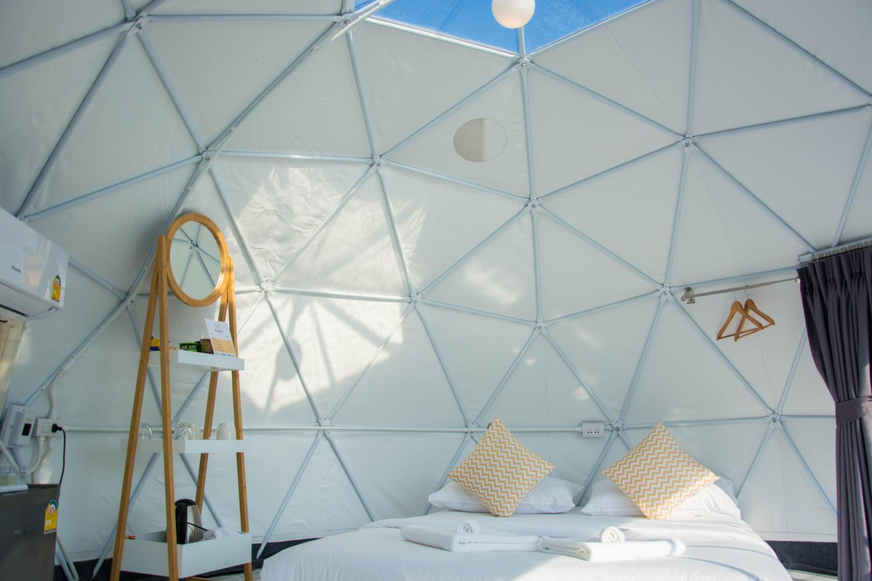Deluxe Dome - Photo 2