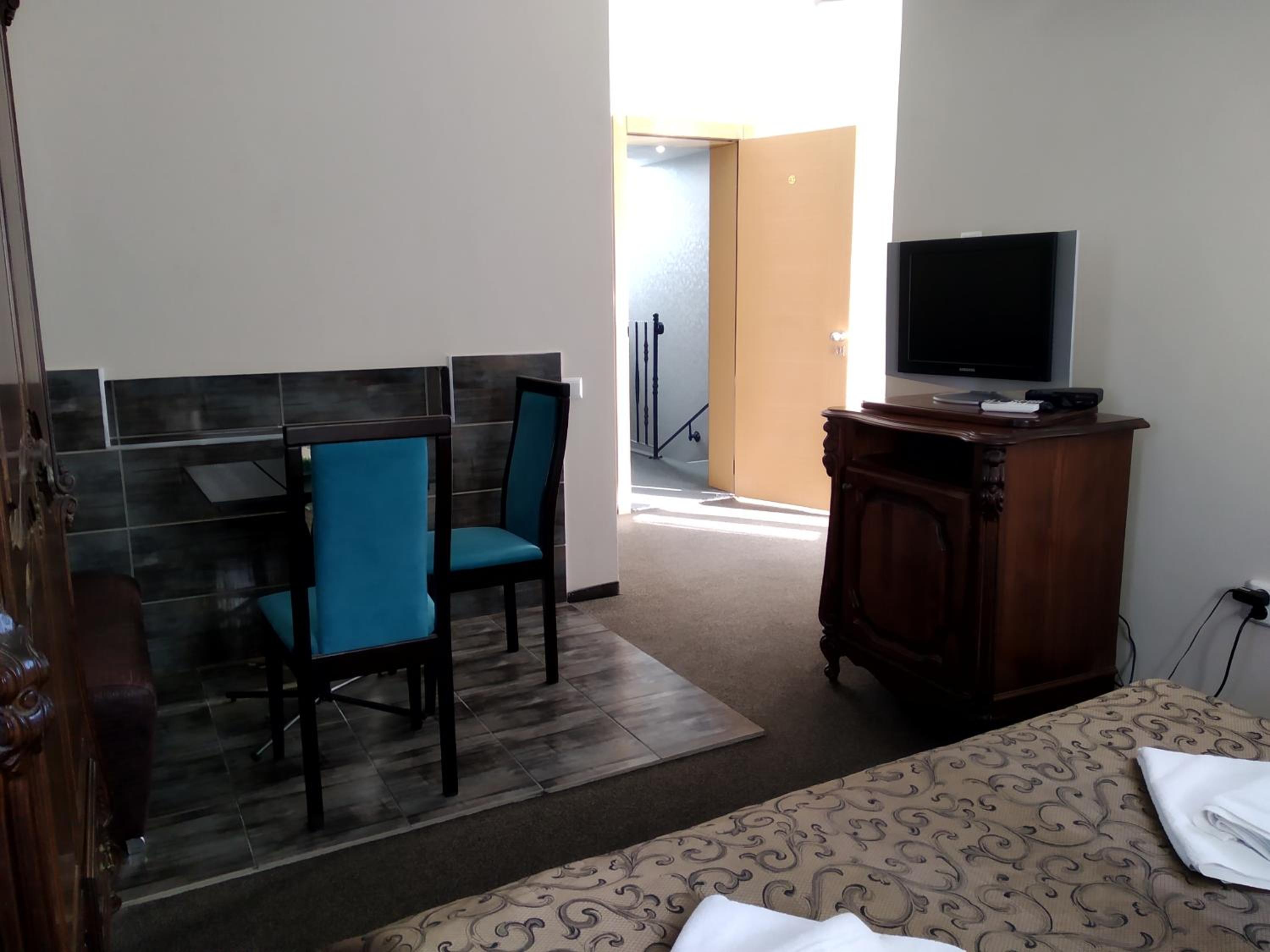 Deluxe Double Room with Balcony photo 2