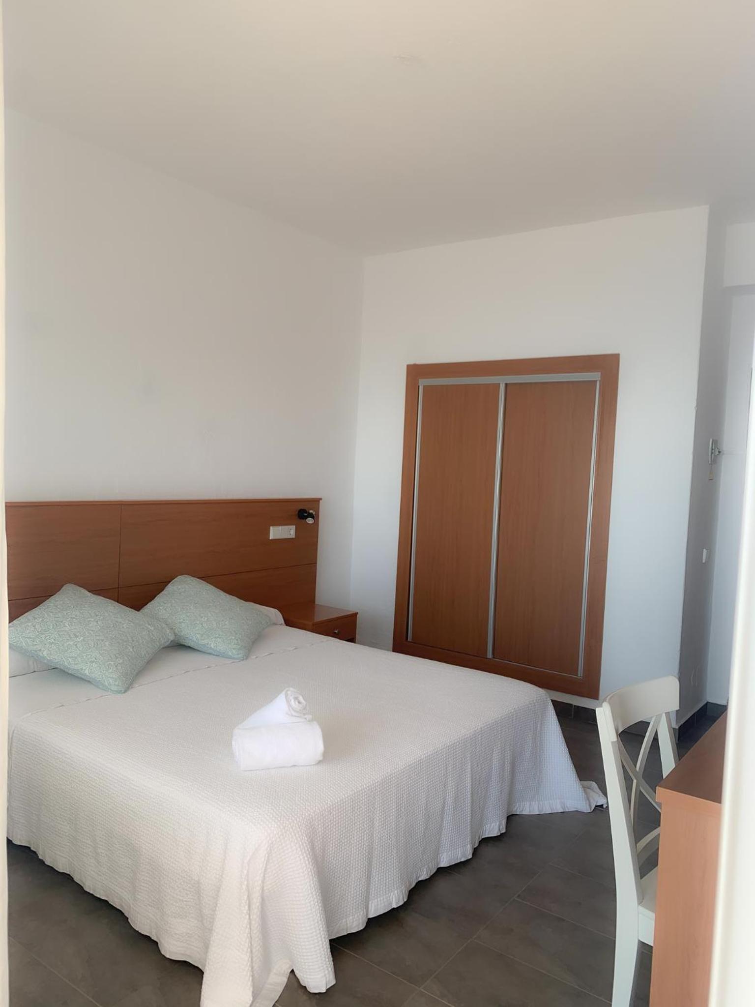 Double Room with Sea View - Photo 1