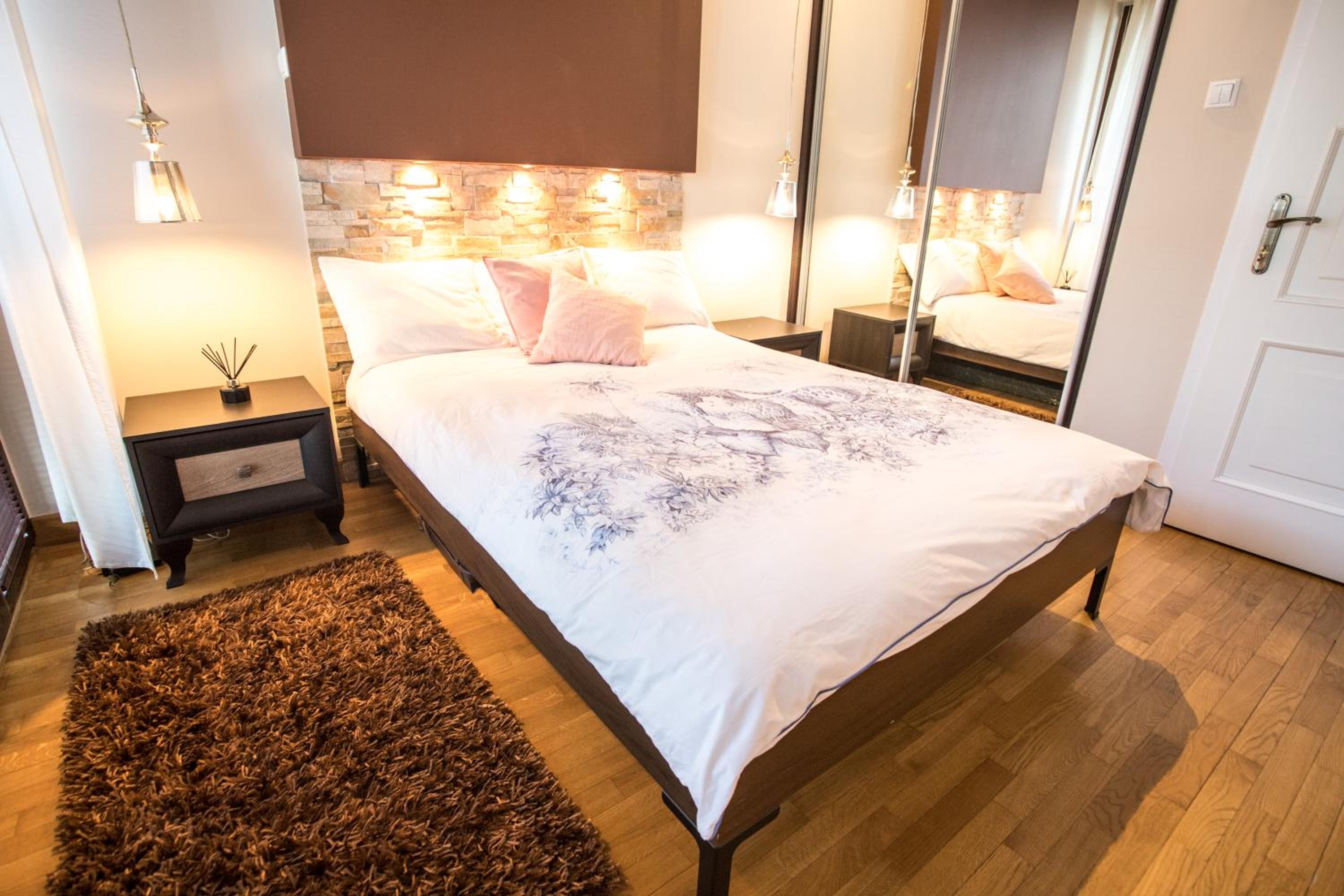 One-Bedroom Apartment - Photo 12