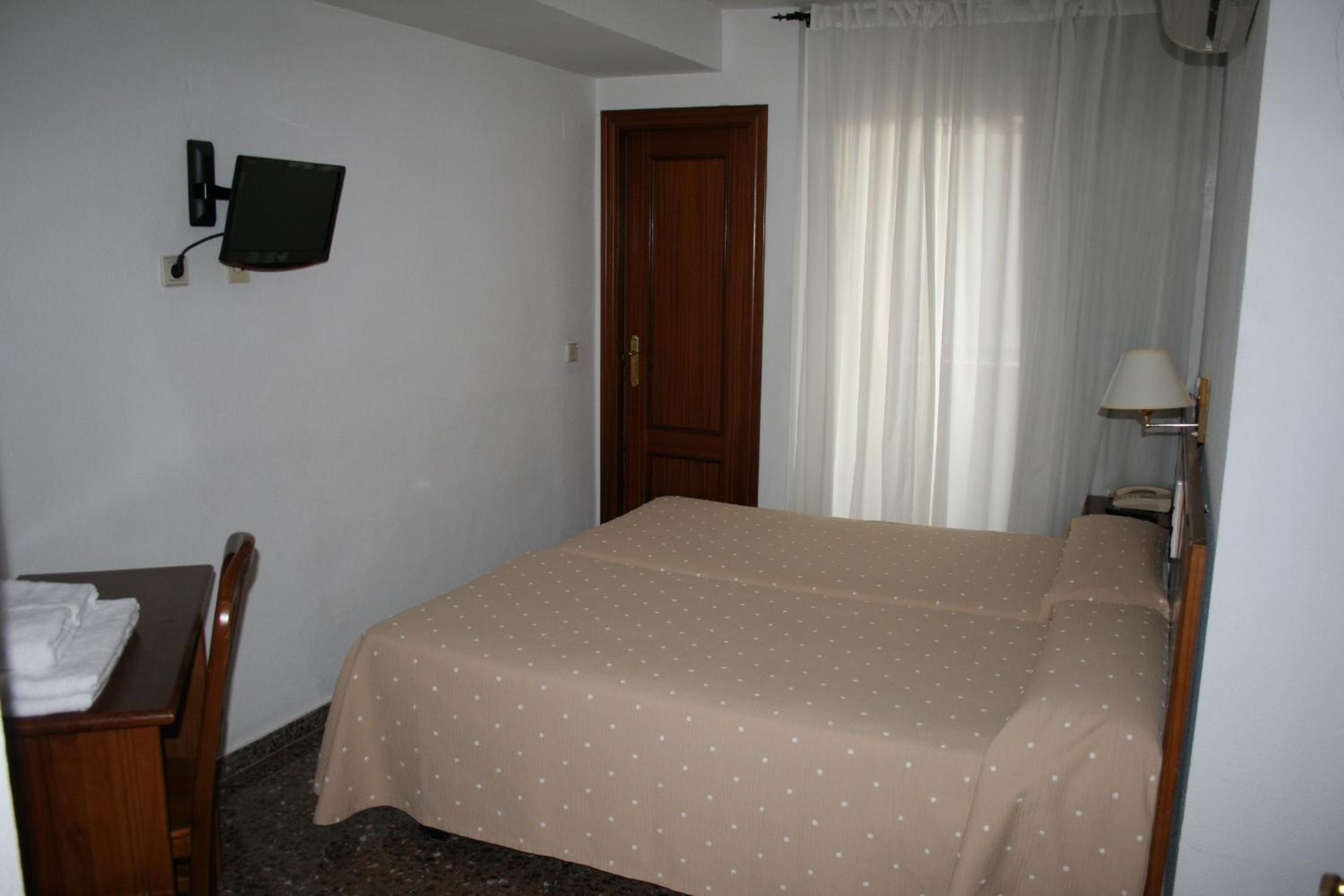 Double or Twin Room - Photo 11