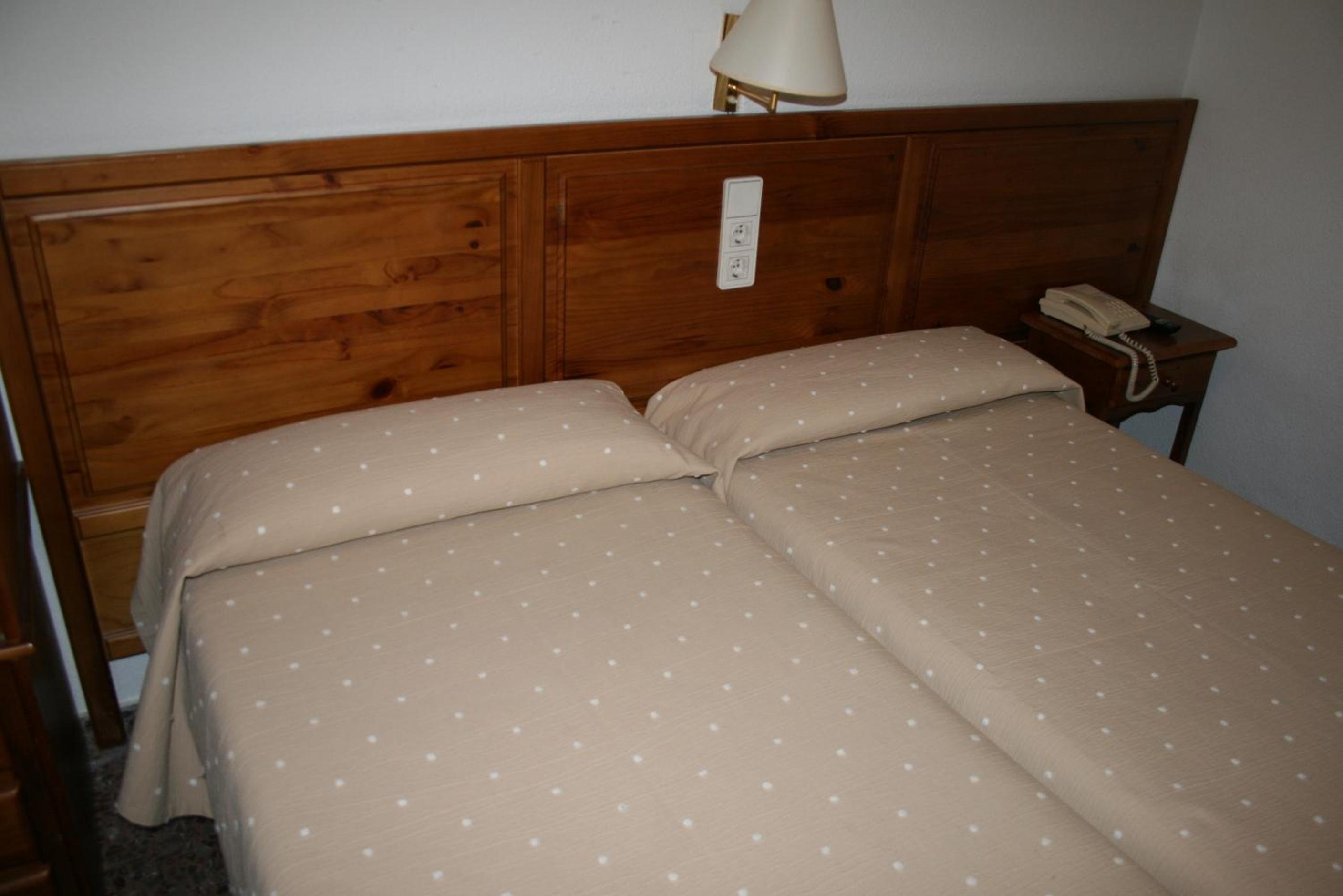 Double or Twin Room - Photo 6