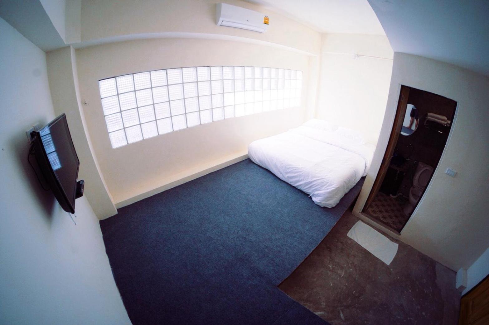 Standard Double Room - Photo 8
