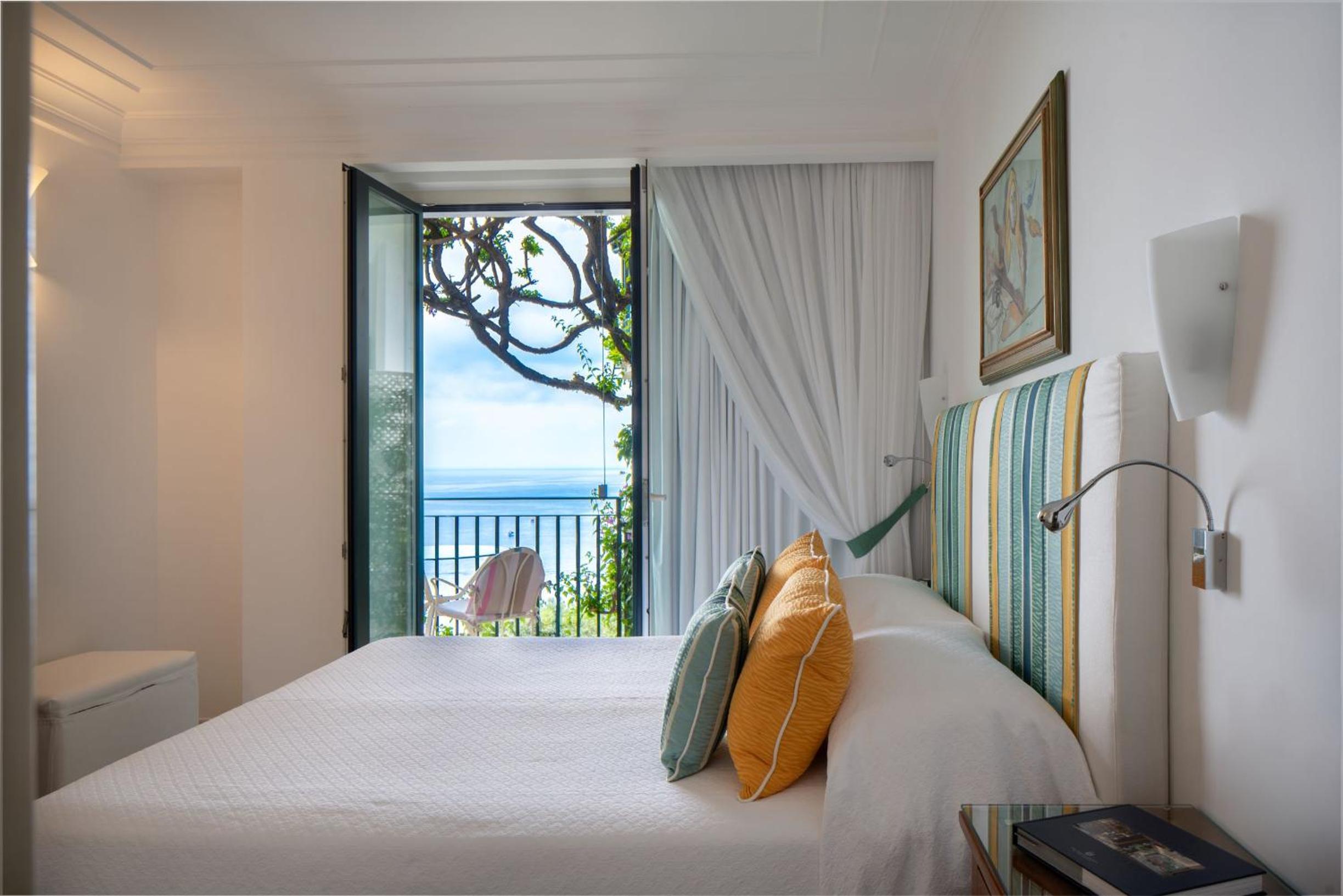 Executive Double Room with Partial Sea View - Photo 1