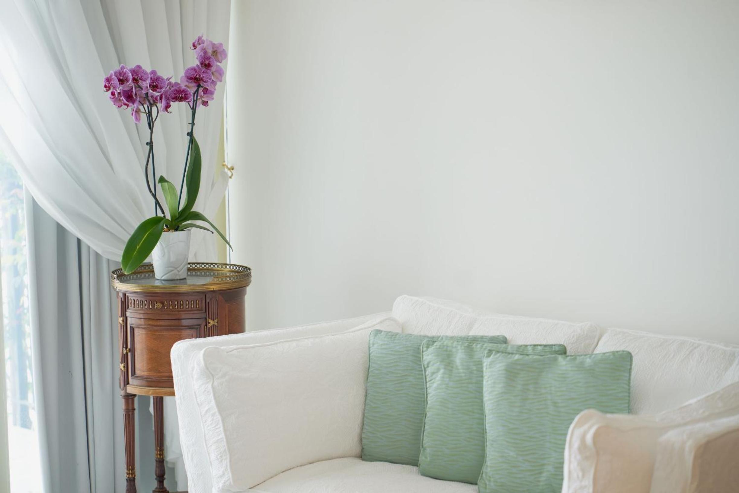 Classic Double or Twin Room with Partial Sea View