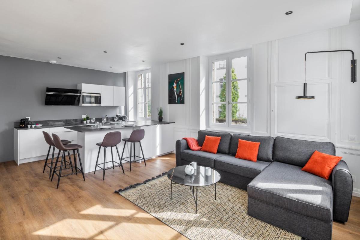 Deluxe Apartment with Parking