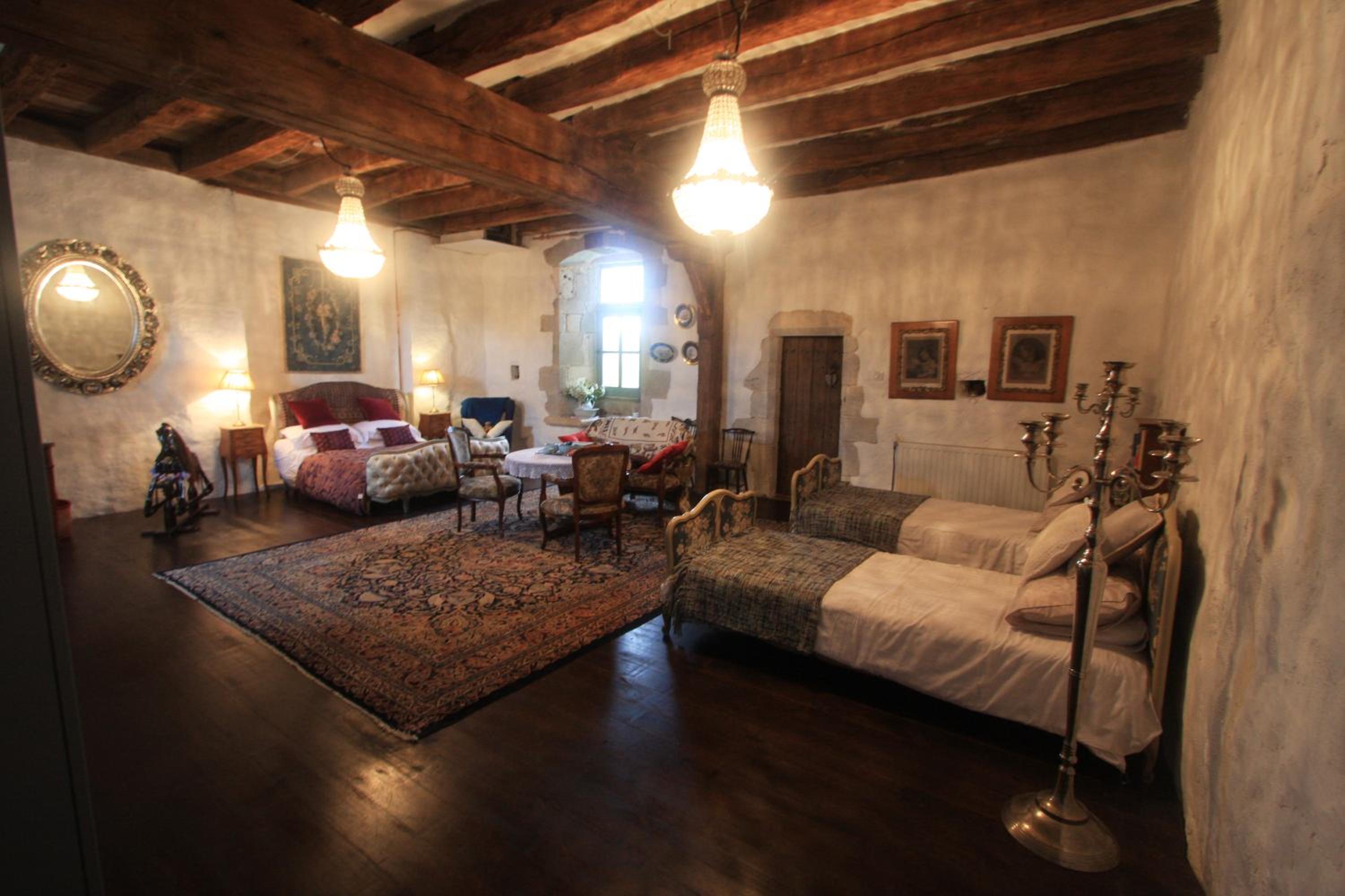 Deluxe Family Room with Private Bathroom photo 2