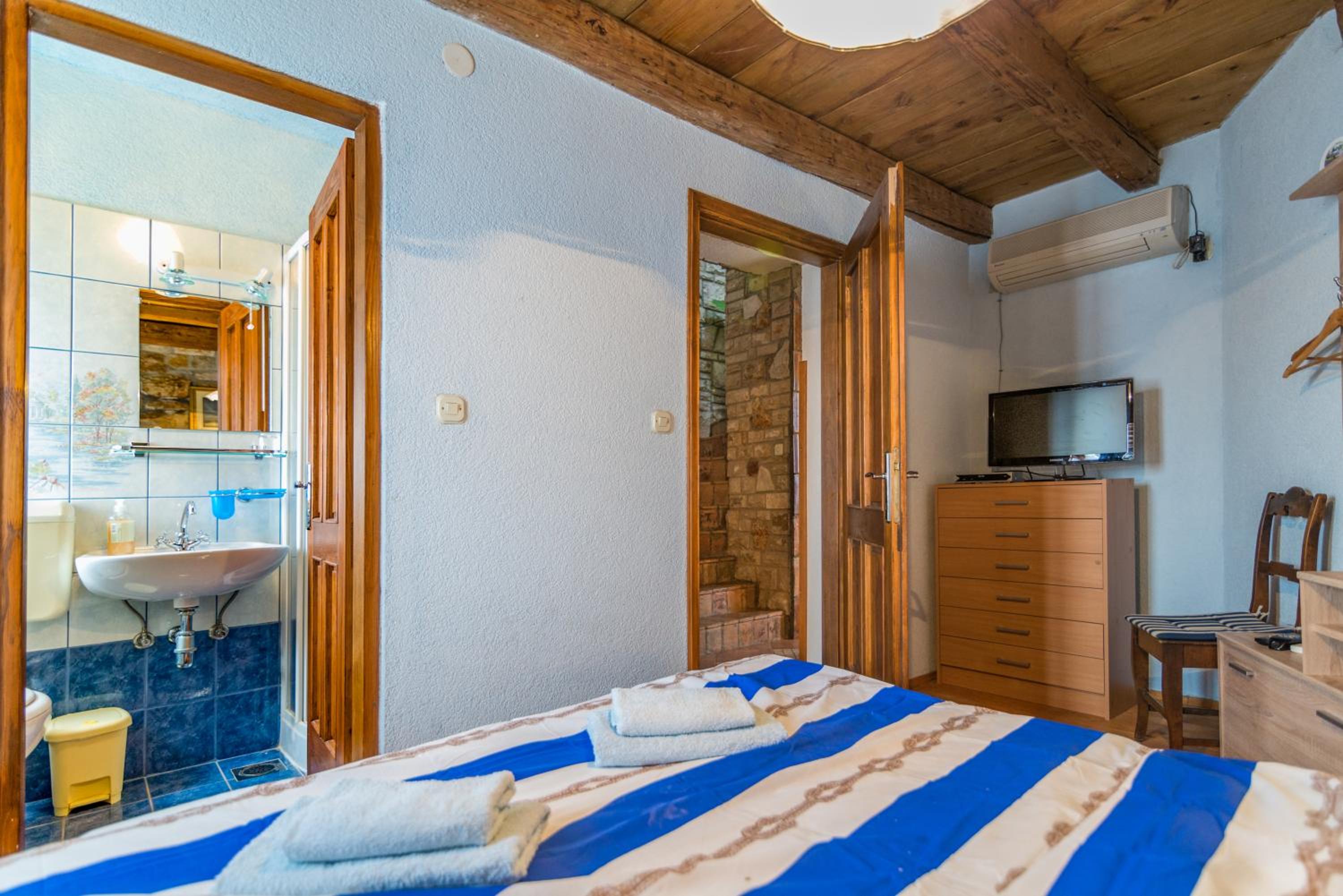 Small Double Room photo 1