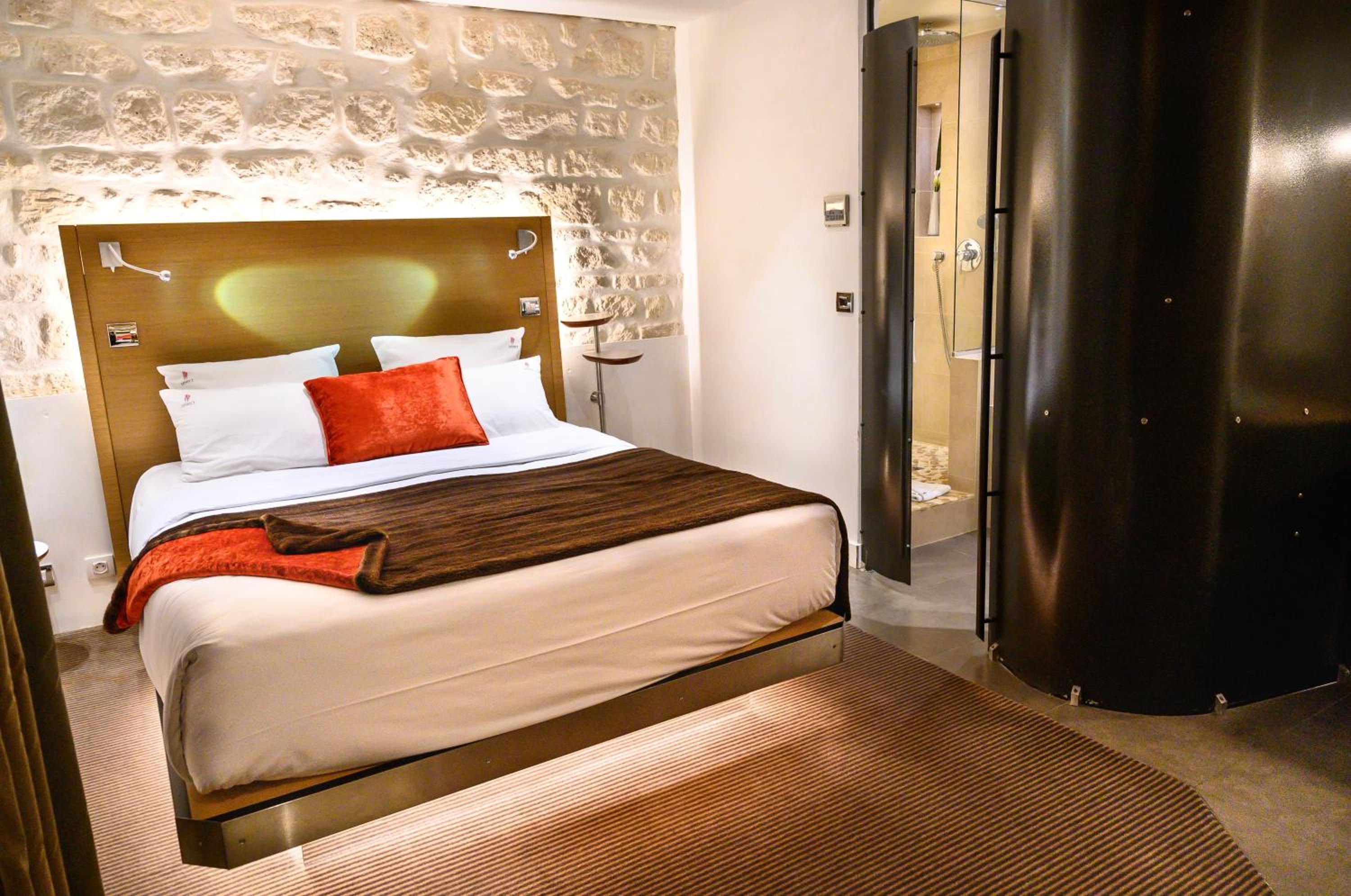 Suite with Winter Garden View photo 2