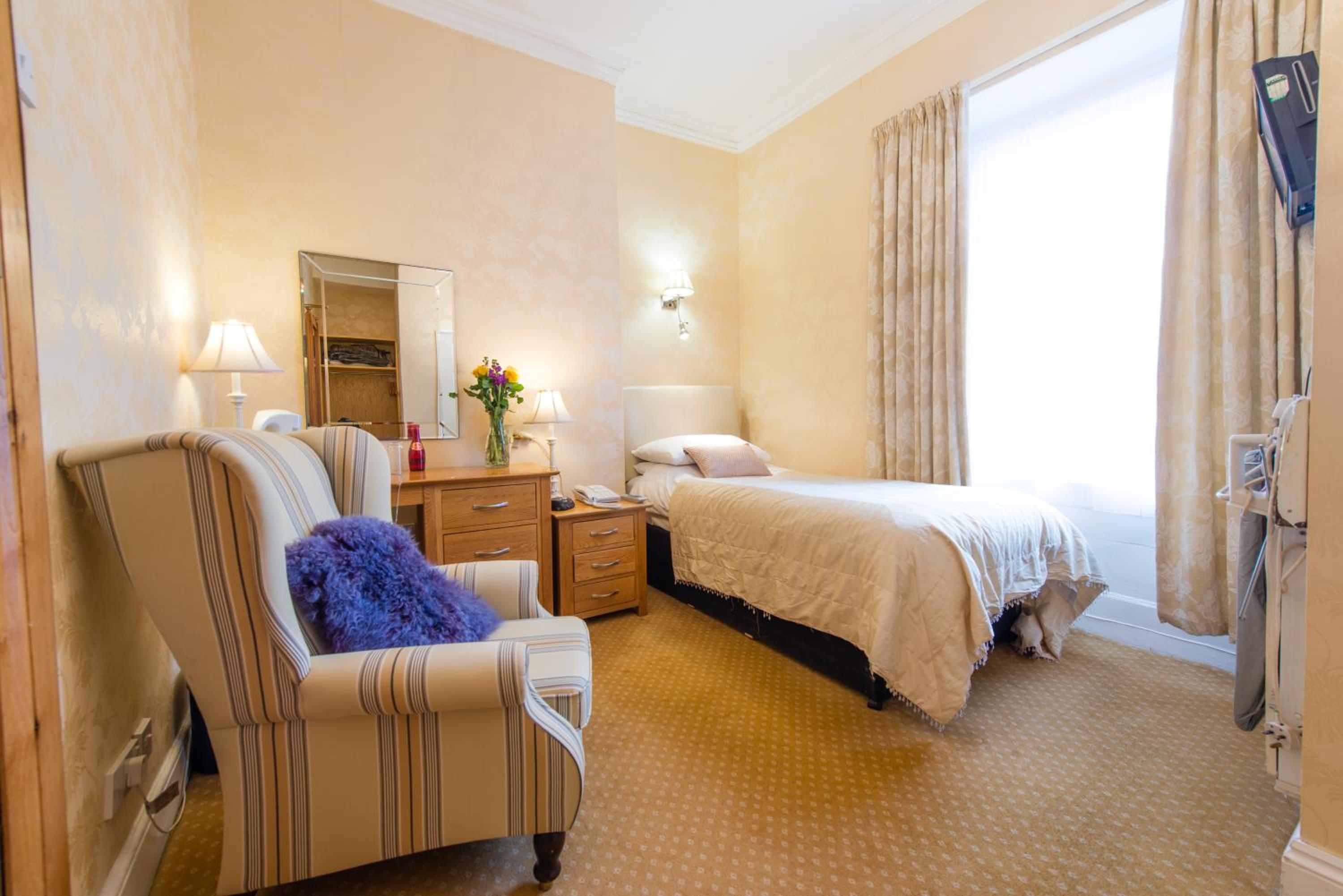 Single Room photo 2
