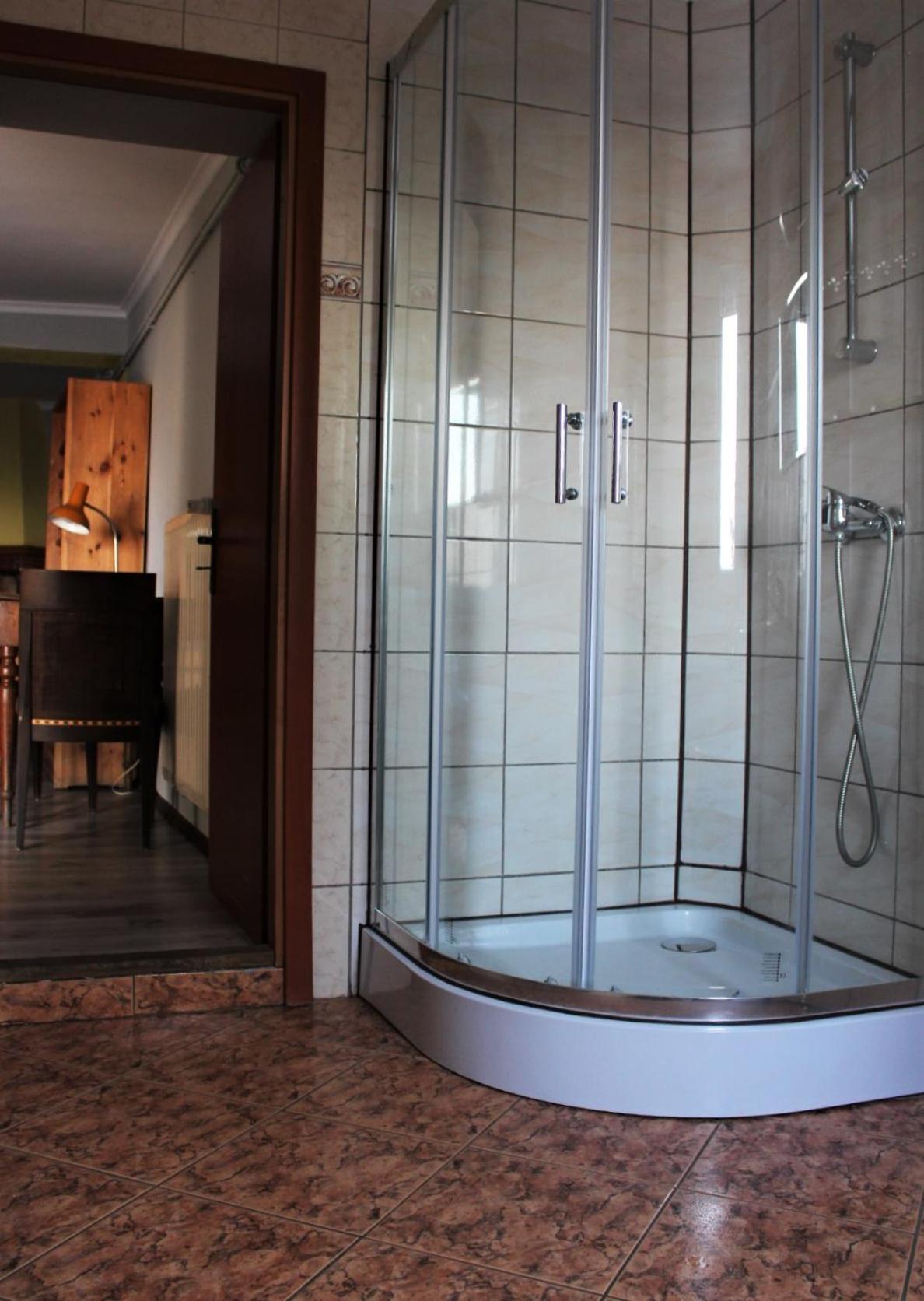 Triple Room with Private Bathroom - Photo 8