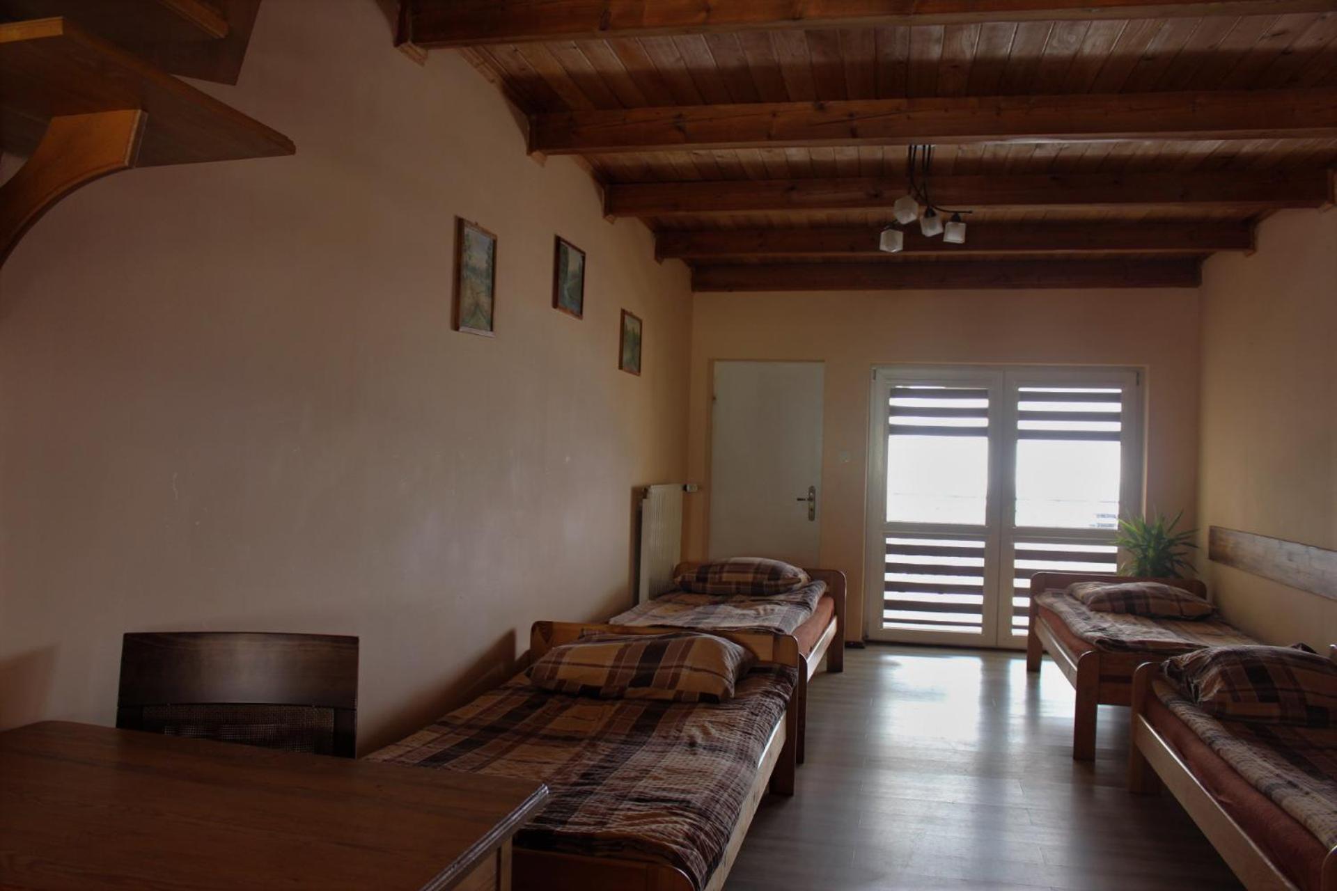 Quadruple Room with Private Bathroom - Photo 6