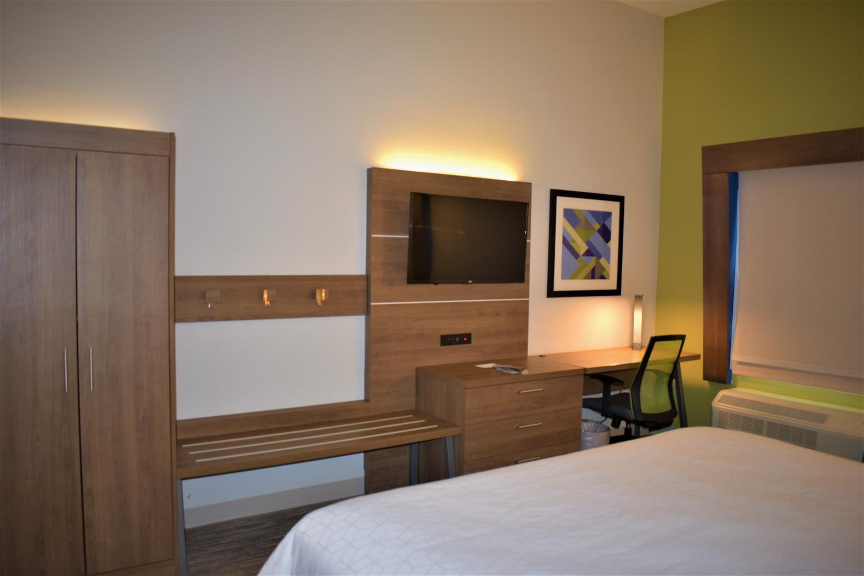 King Room - Mobility Access/Hearing Accessible photo 3
