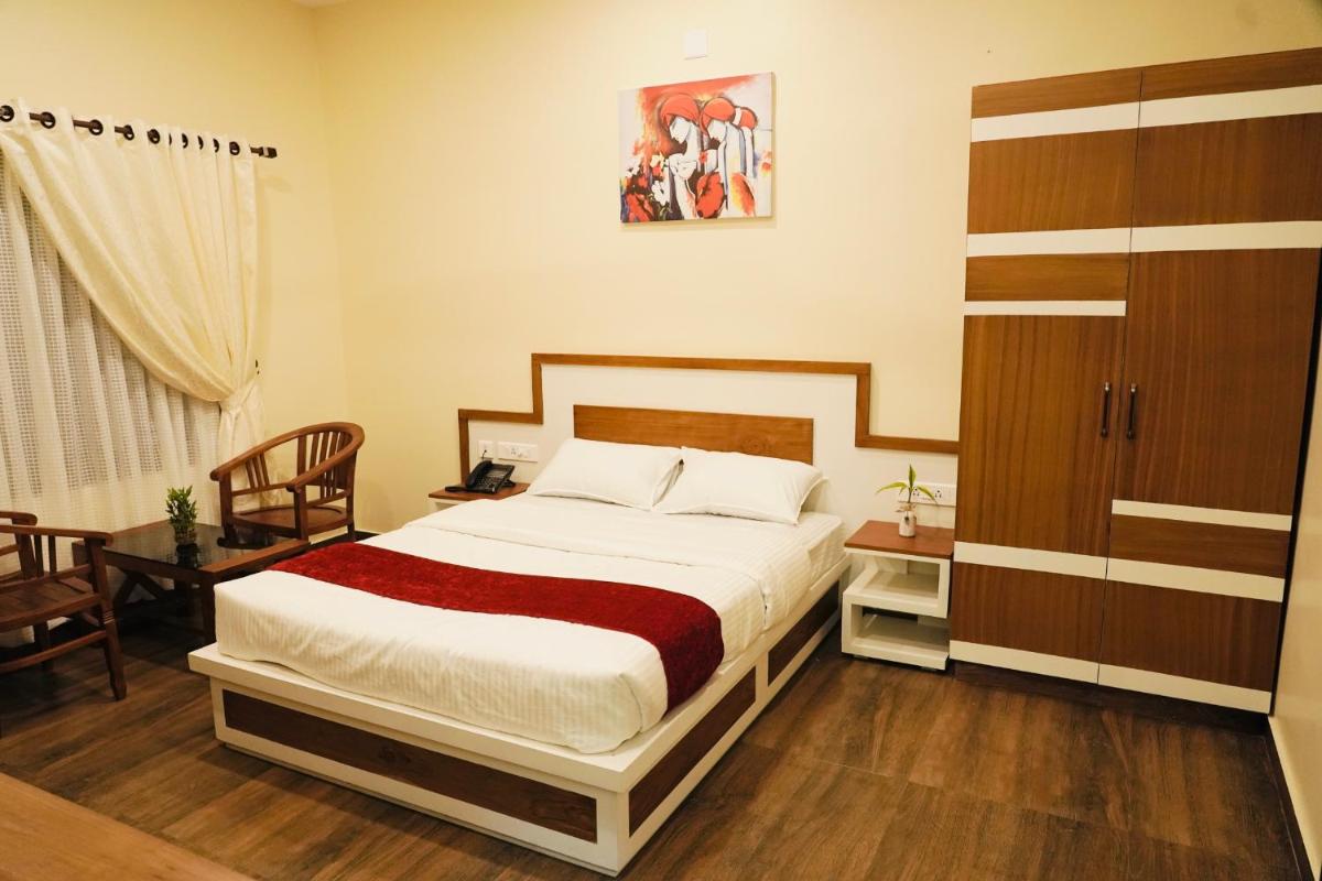 Deluxe Double Room (2 Adults + 1 Child) photo 1