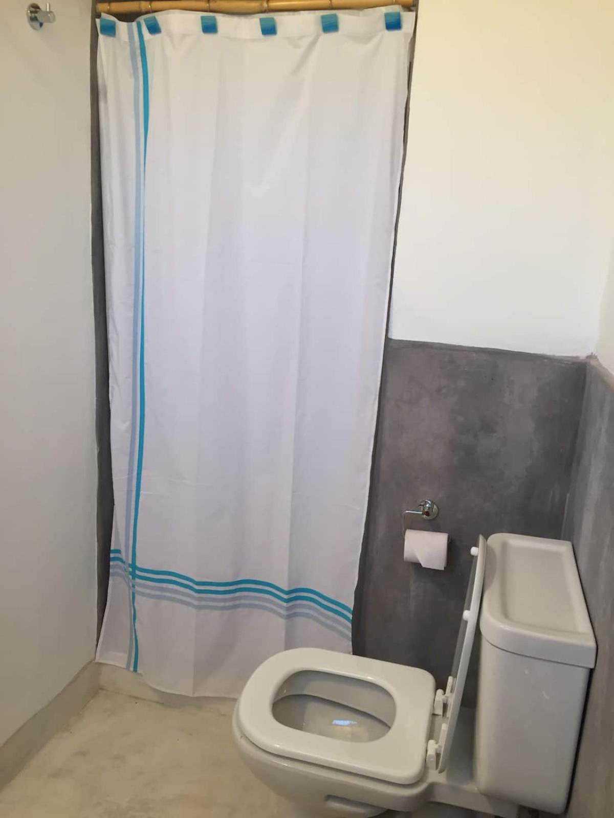 Twin Room with Private Bathroom photo 2