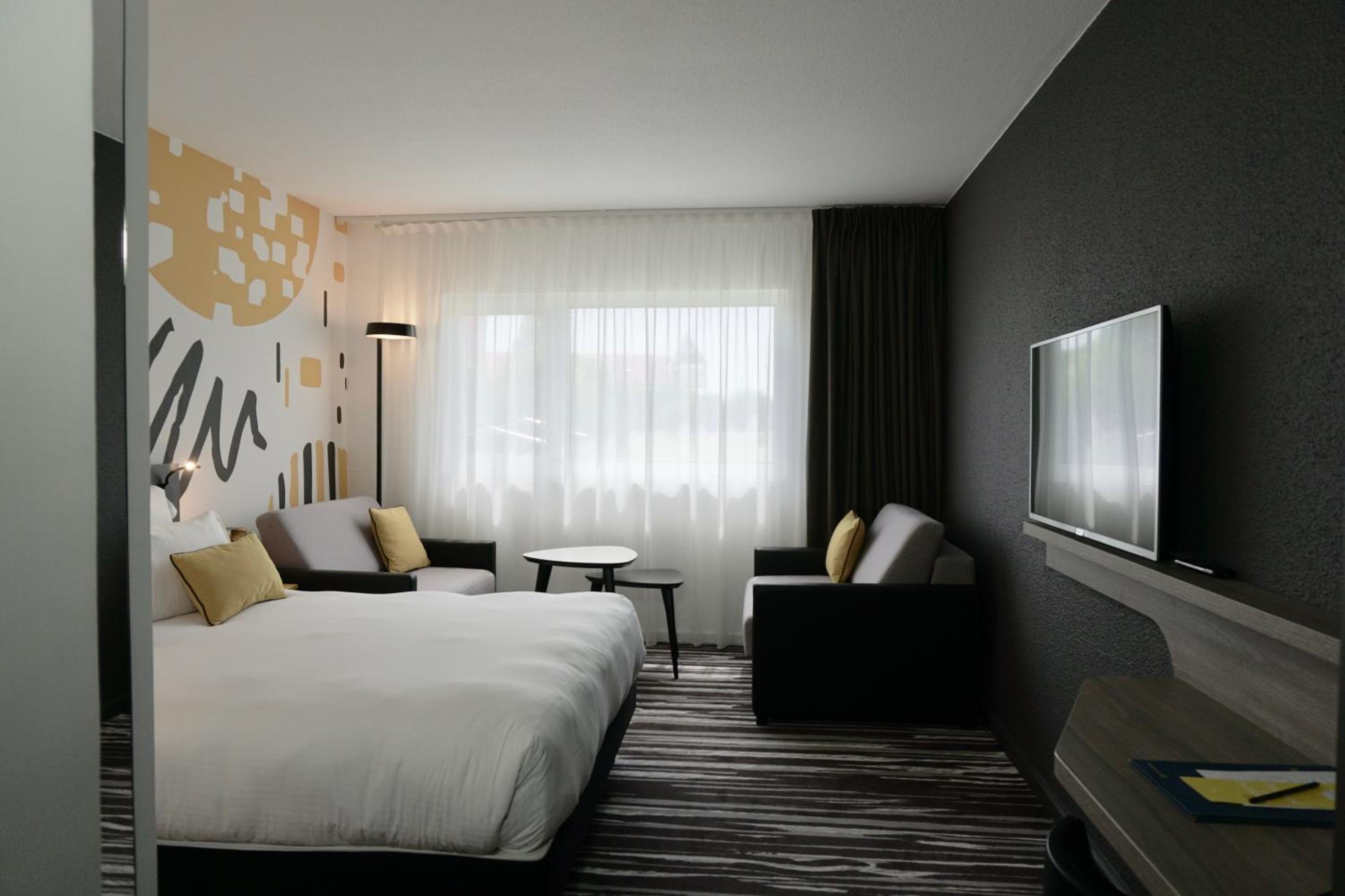 Superior Room With 1 Double Bed And 2 Sofa Beds