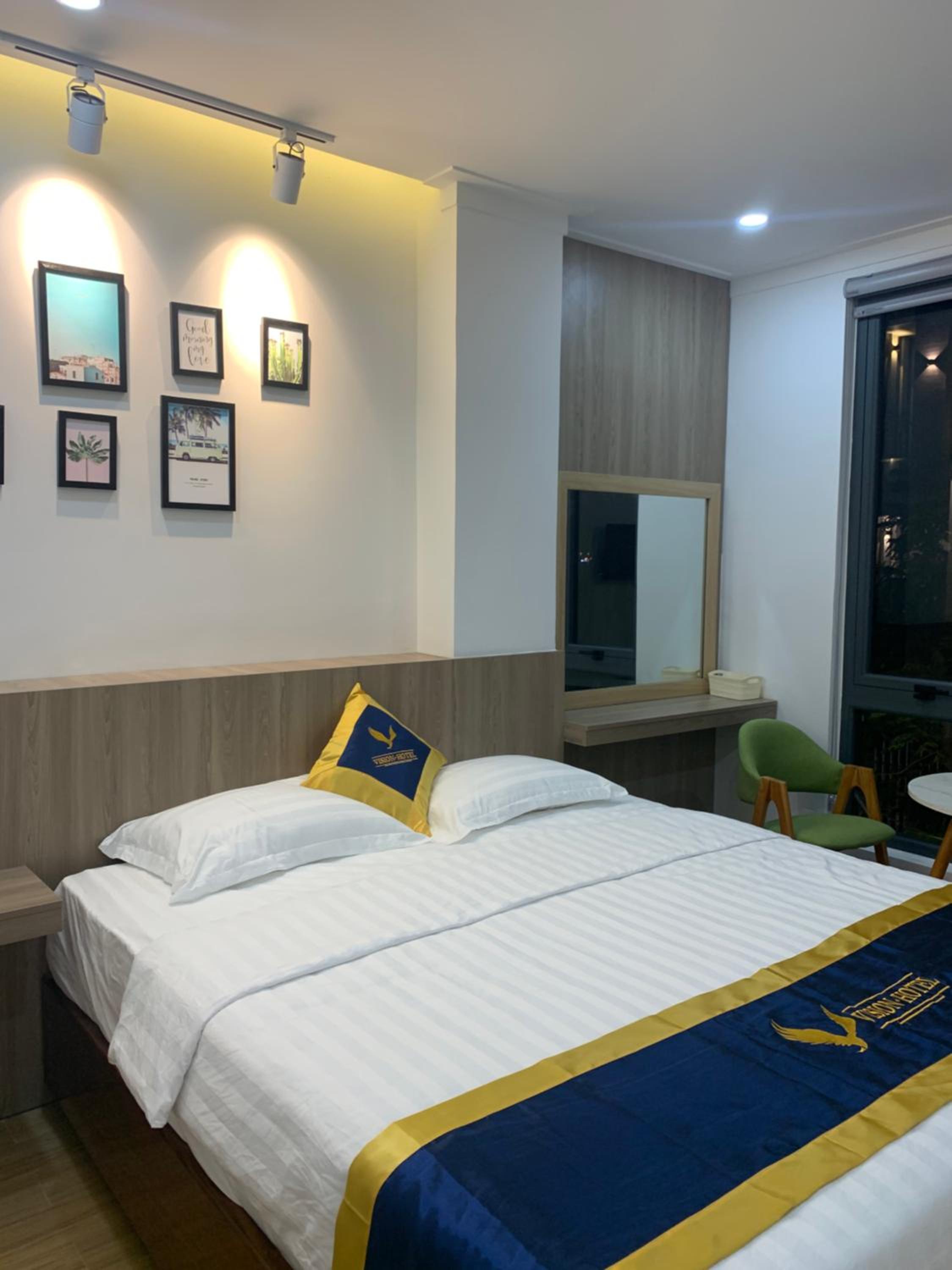 Deluxe Room (2 Adults + 1 Child) - Photo 13