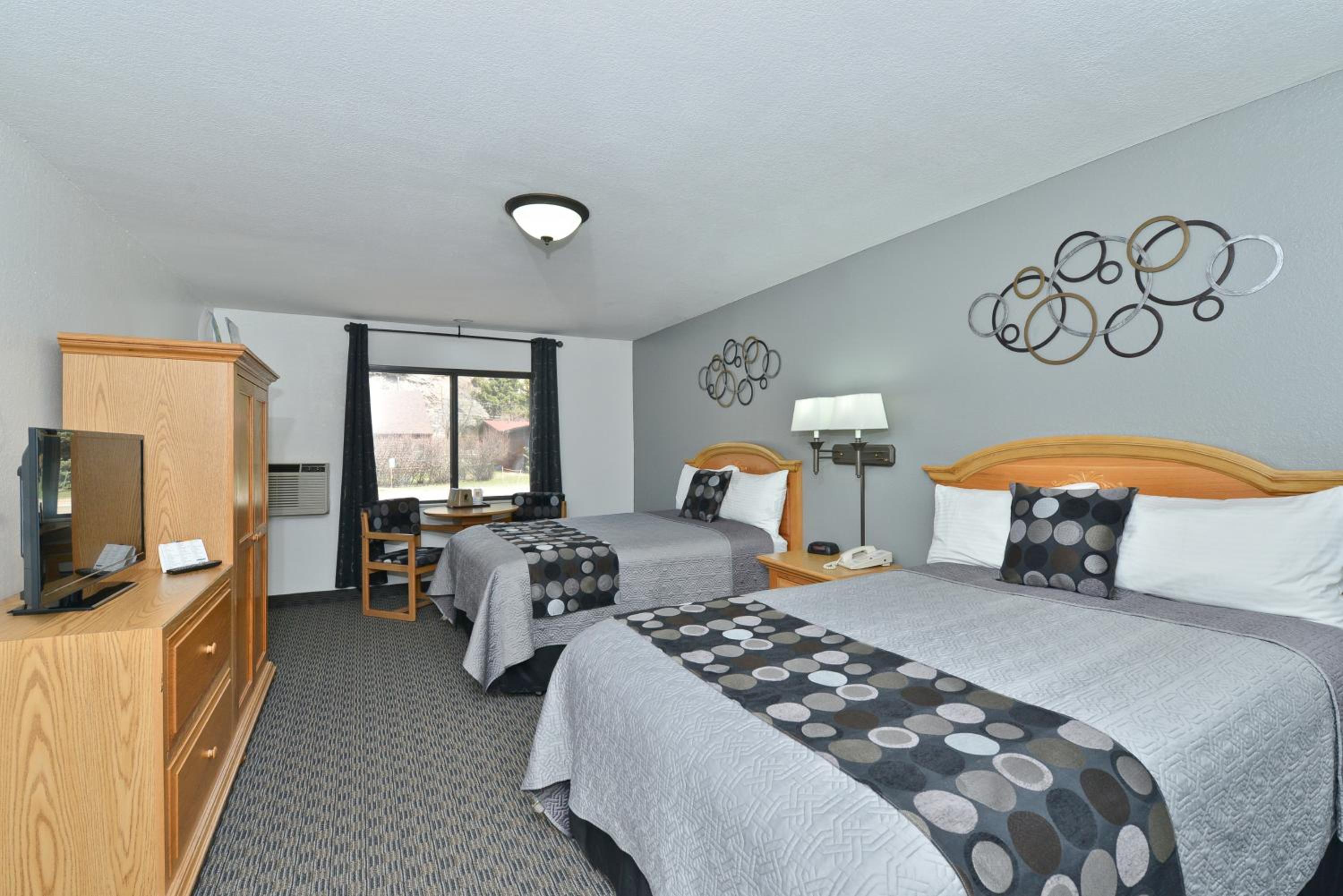 Large Queen Room With Two Queen Beds - Non-Smoking