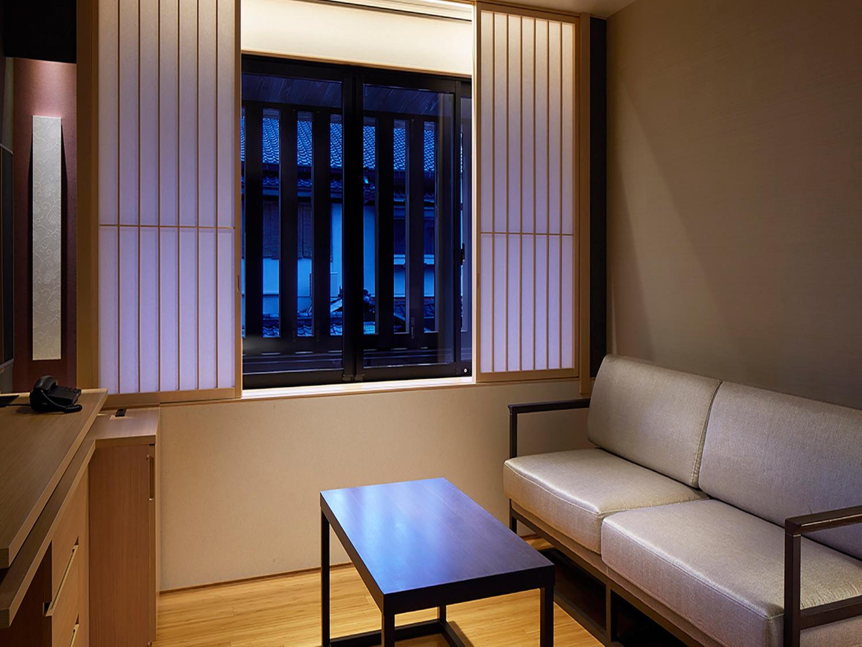 Deluxe Twin Room (with Futon from 3 Adults ) – Non-Smoking thumbnail 6