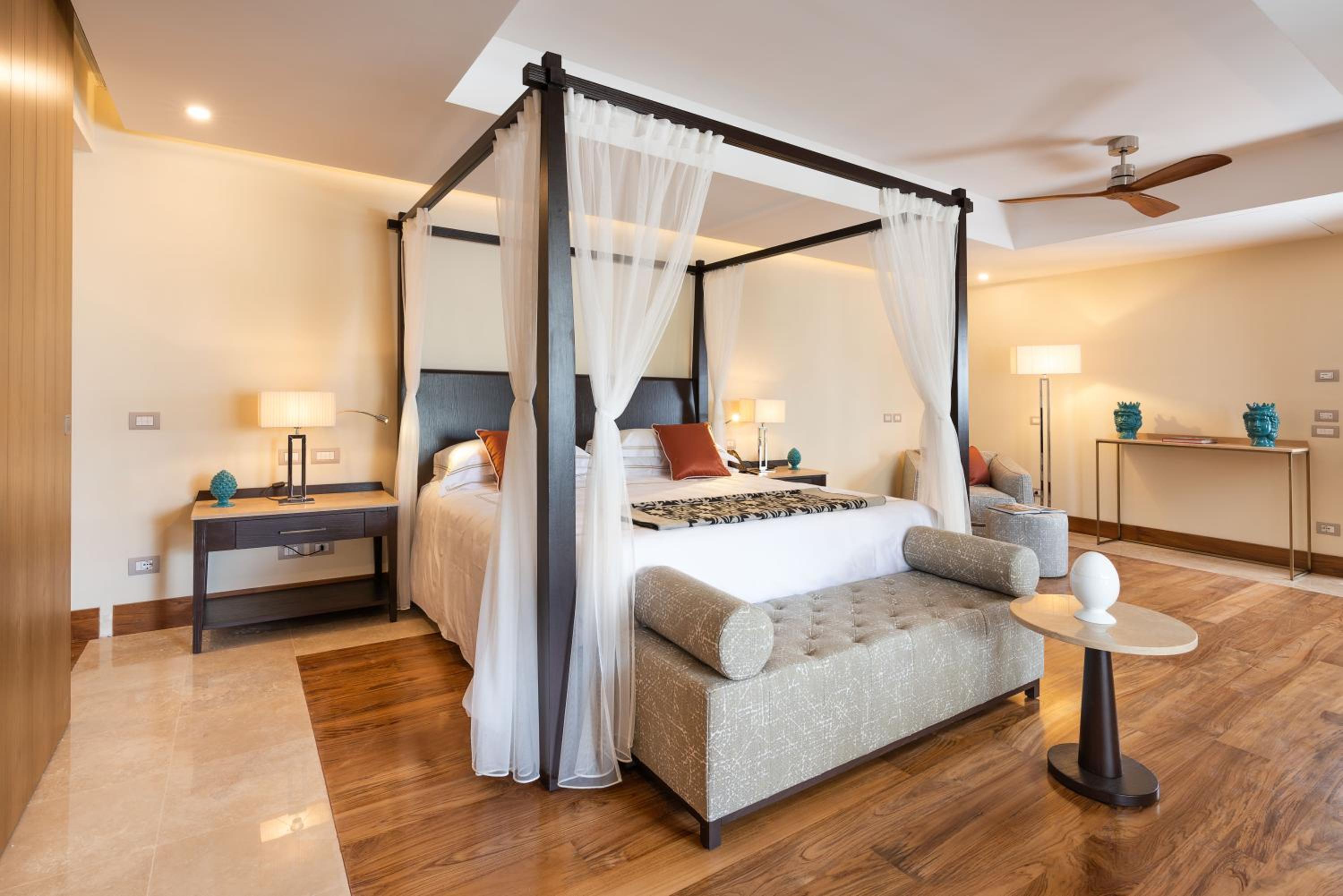 Deluxe Junior Suite - Photo 10