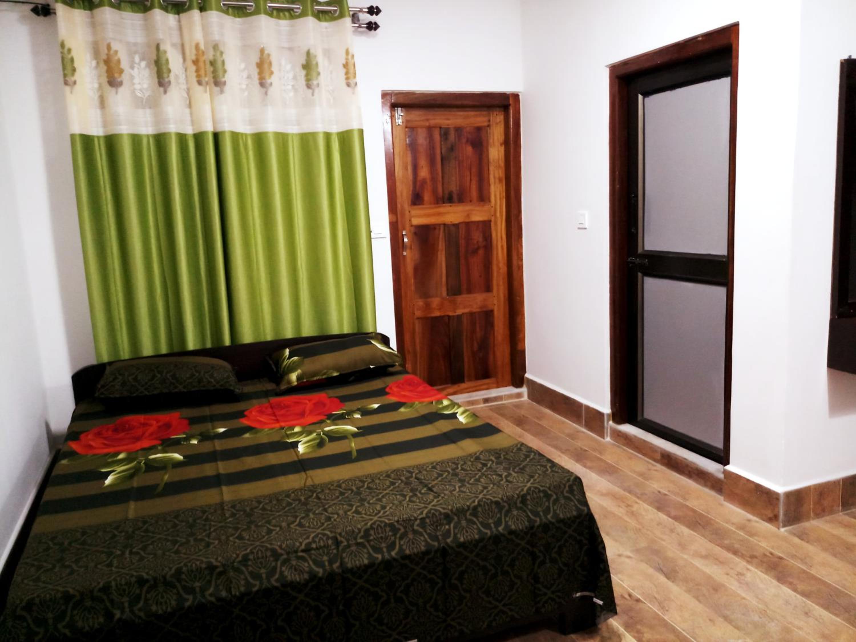 Double Room with Balcony (2 Adults + 1 Child) - Photo 13