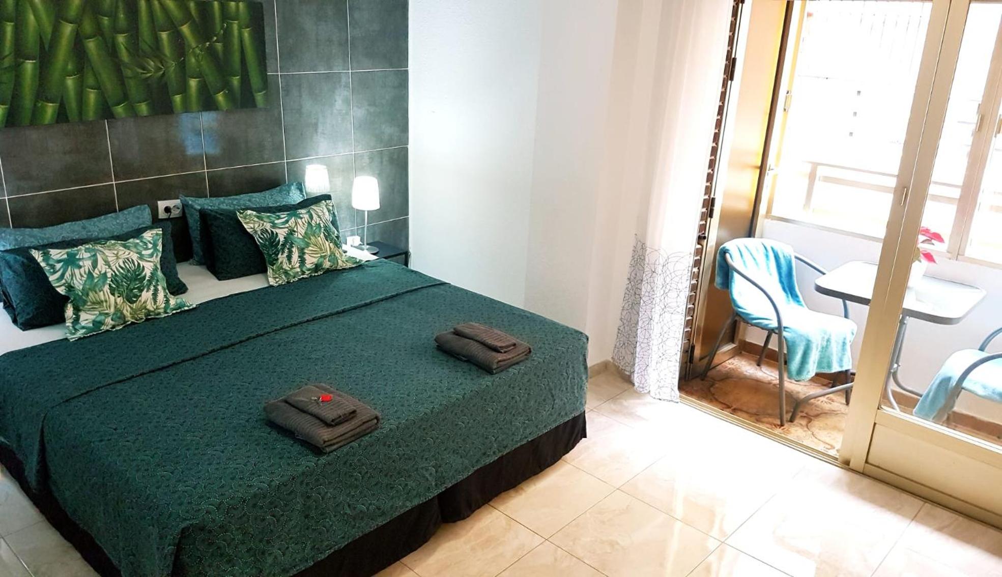 Habitación Queen con Baño Privado y Balcón