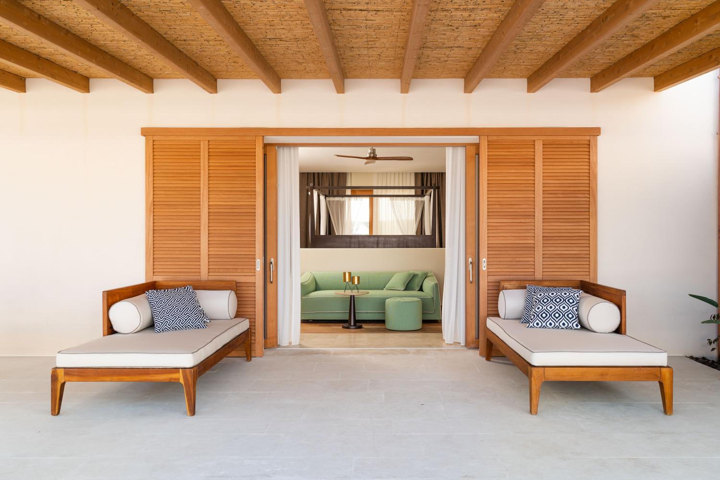 Junior Suite with Private Pool - Photo 9