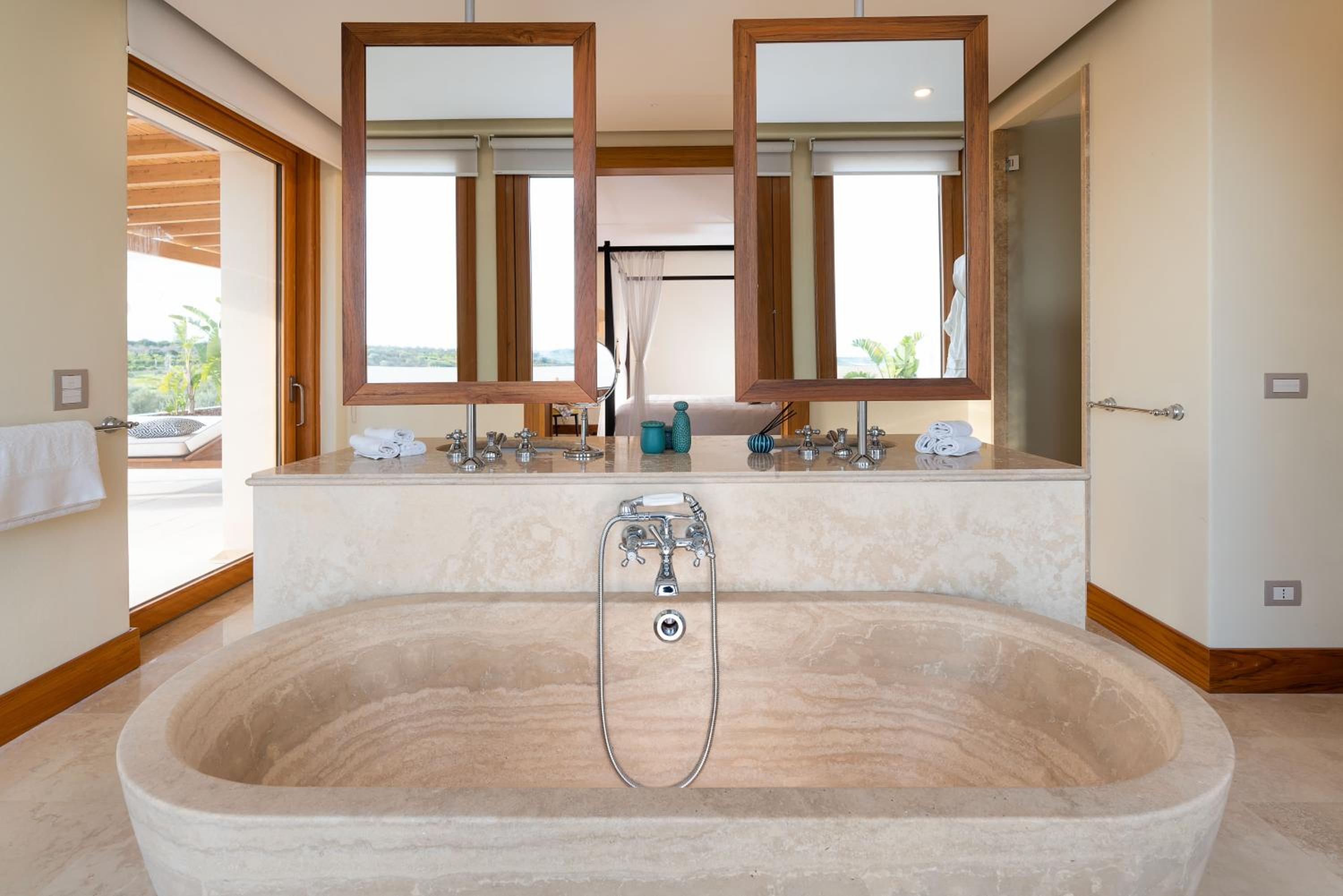 Junior Suite with Private Pool - Photo 11