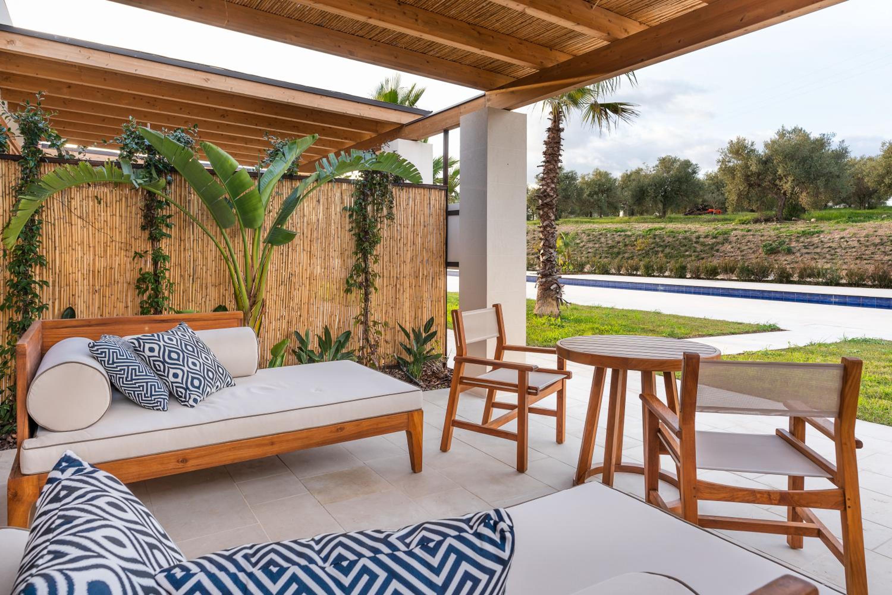 Suite with Private Pool - Photo 12
