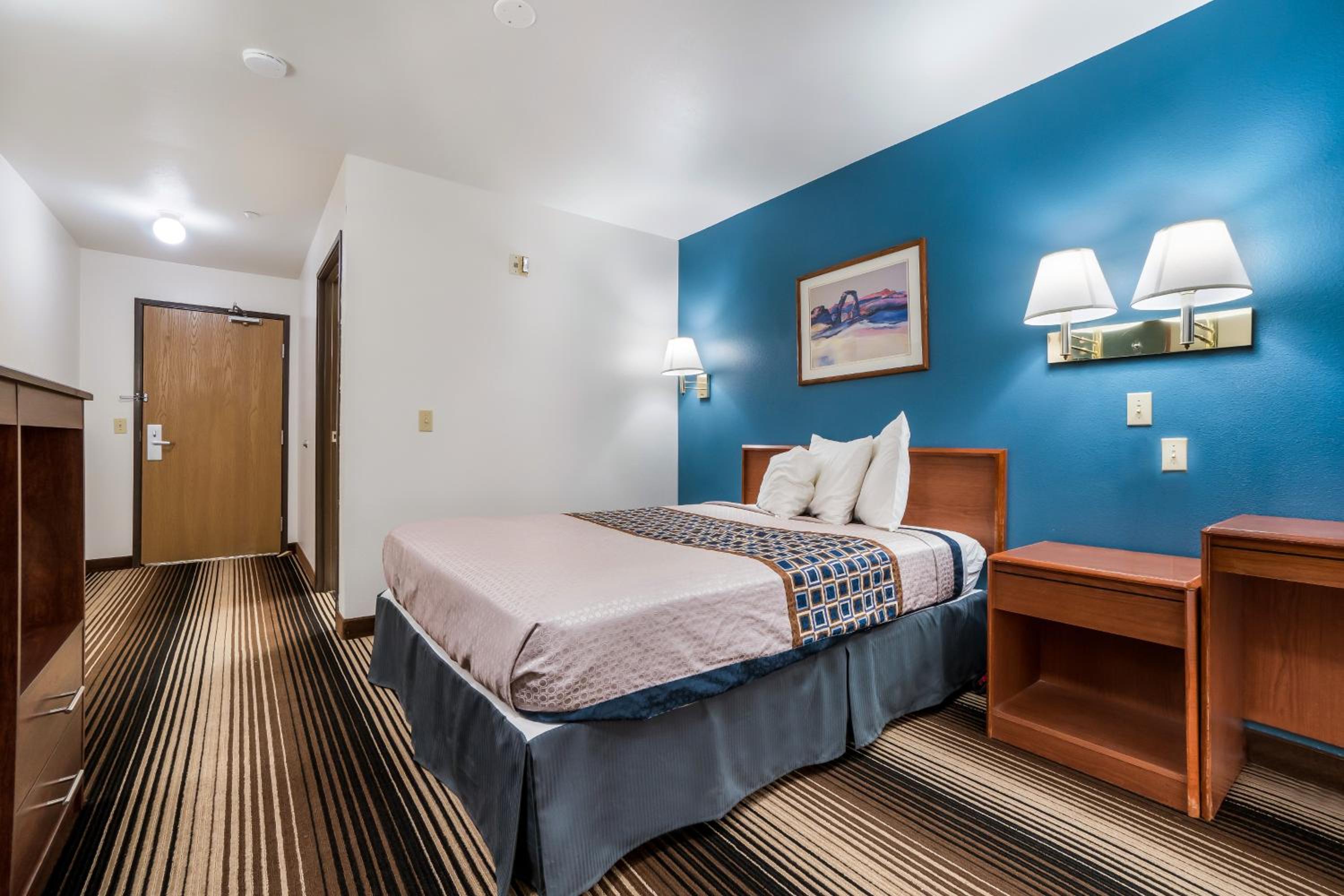 1 Queen Bed Accessible - Photo 2
