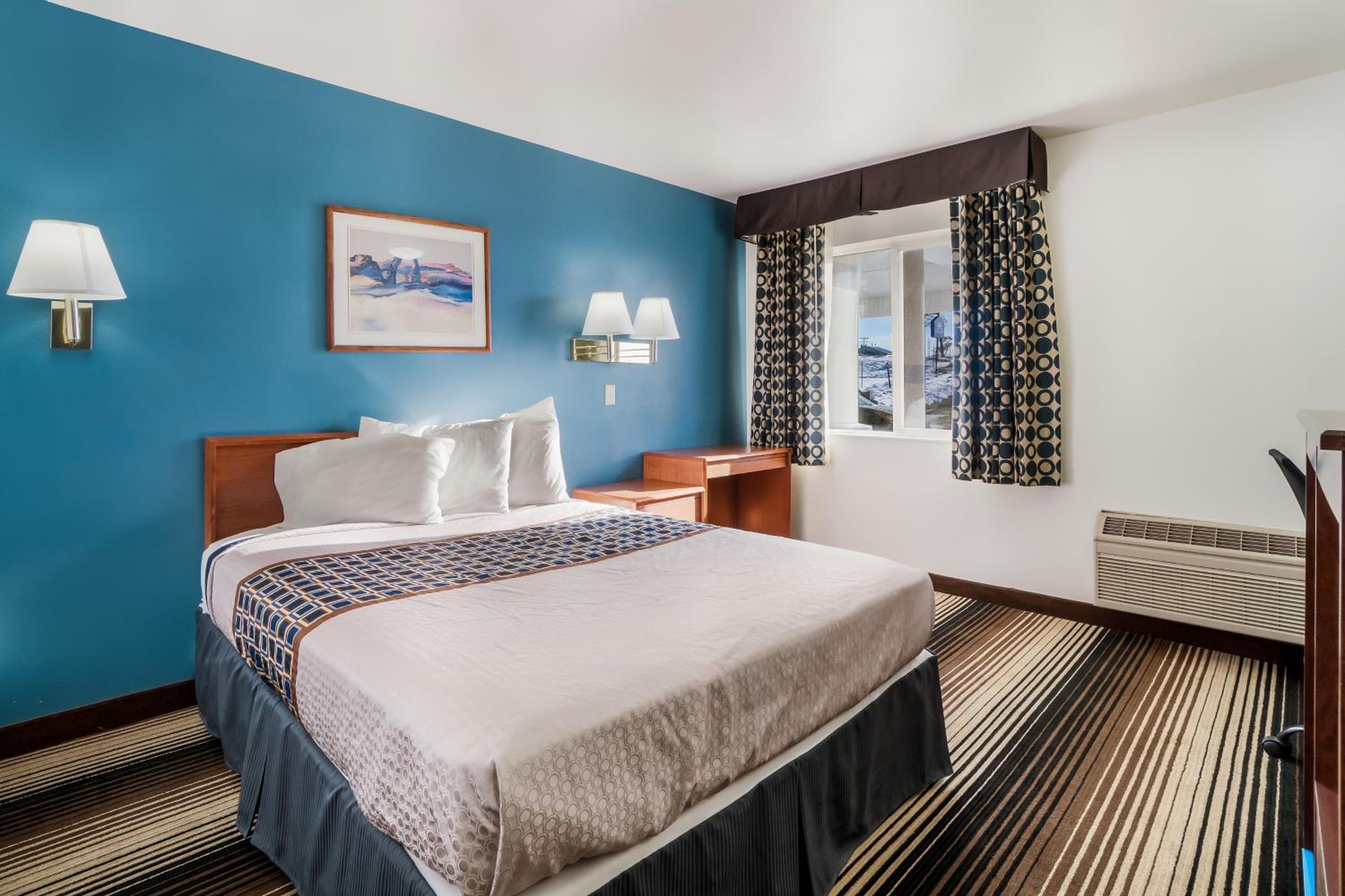 1 Queen Bed Accessible - Photo 1