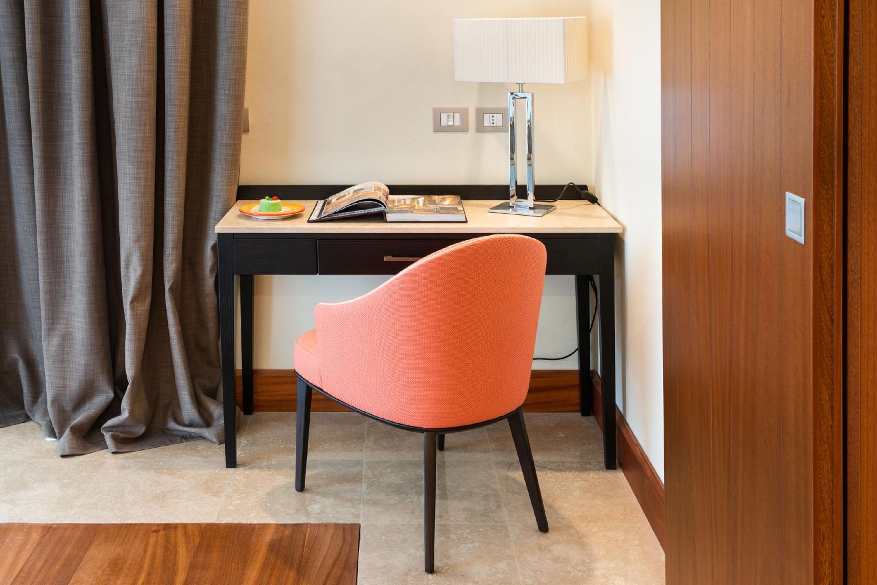 Superior Suite - Photo 9