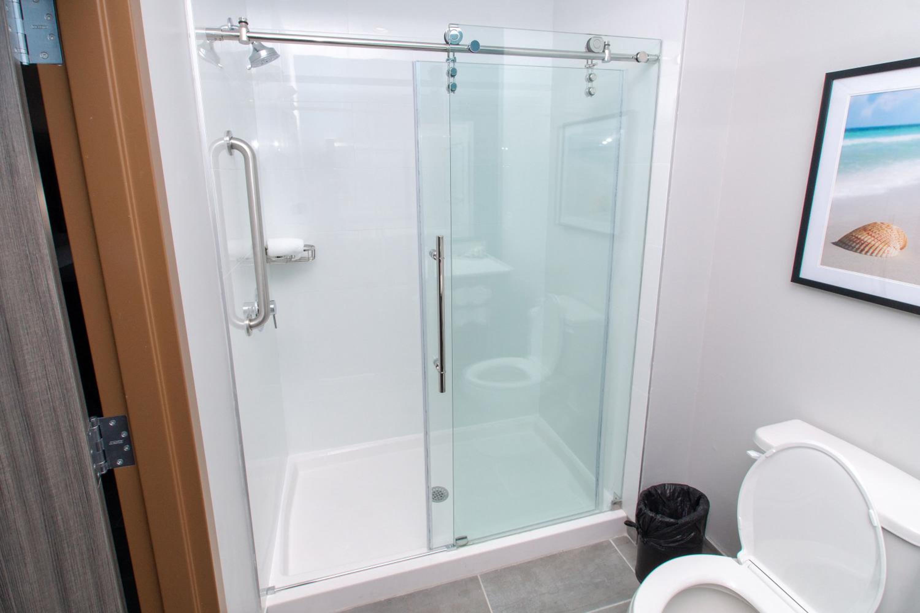 Deluxe King Room - Non-Smoking - Photo 8