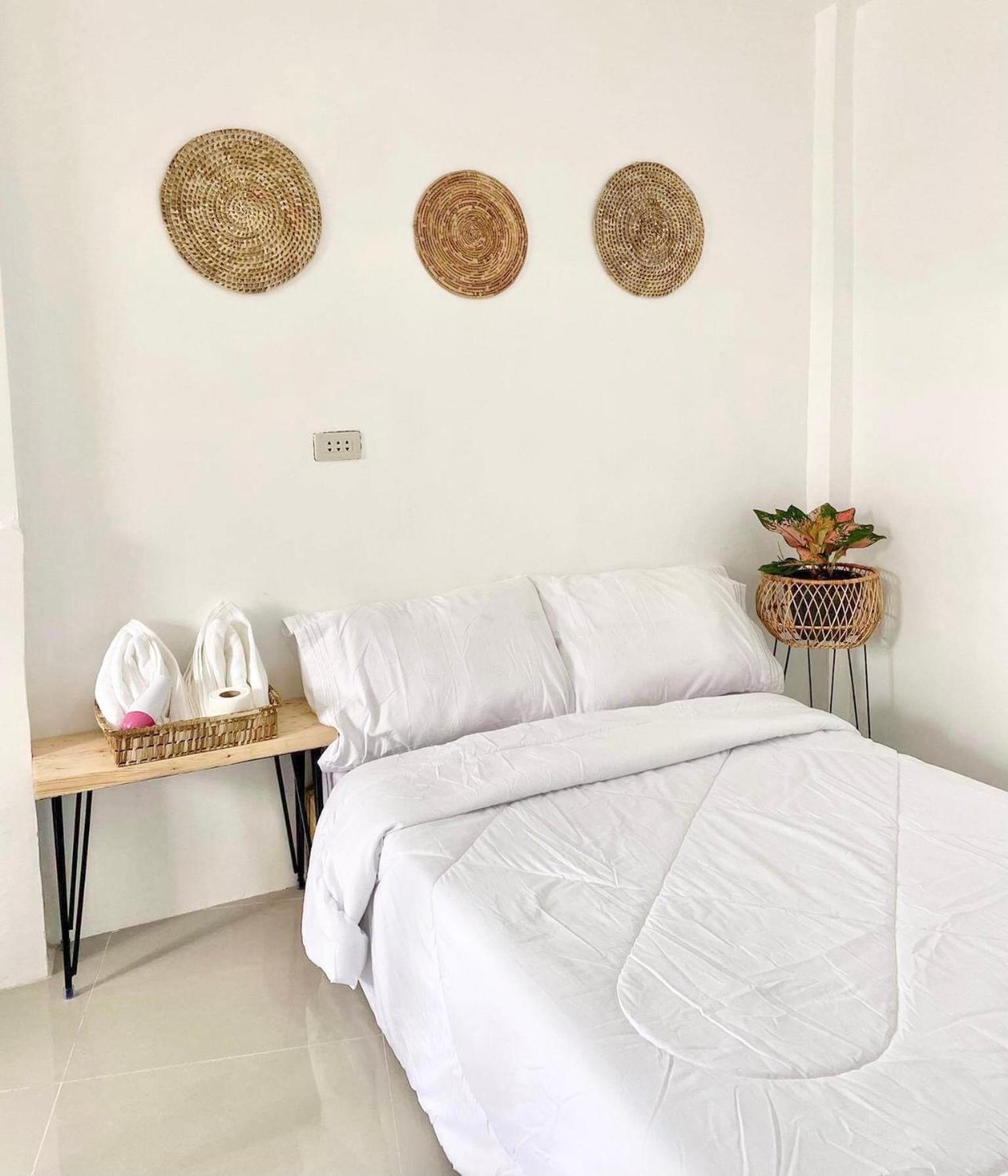 One-Bedroom Apartment - Photo 1