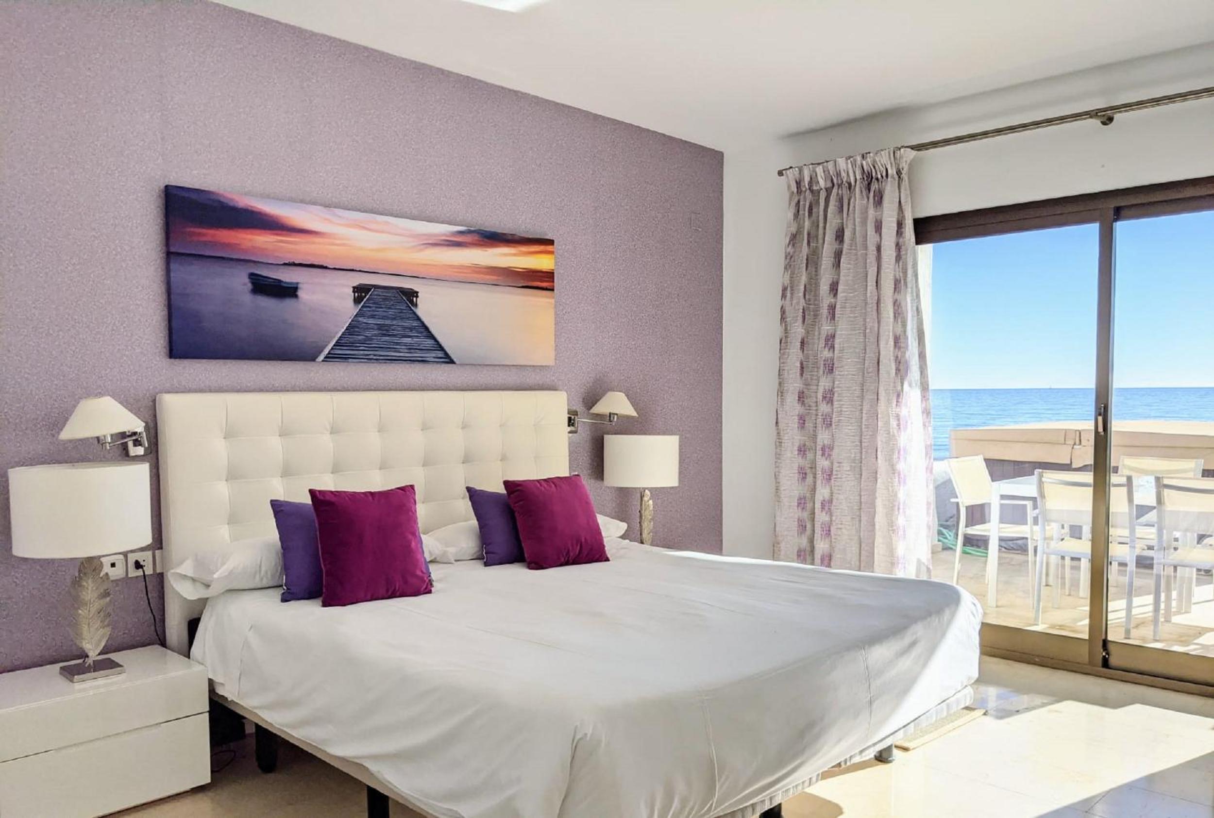 Two-Bedroom Deluxe Apartment with Spa Bath - Photo 2