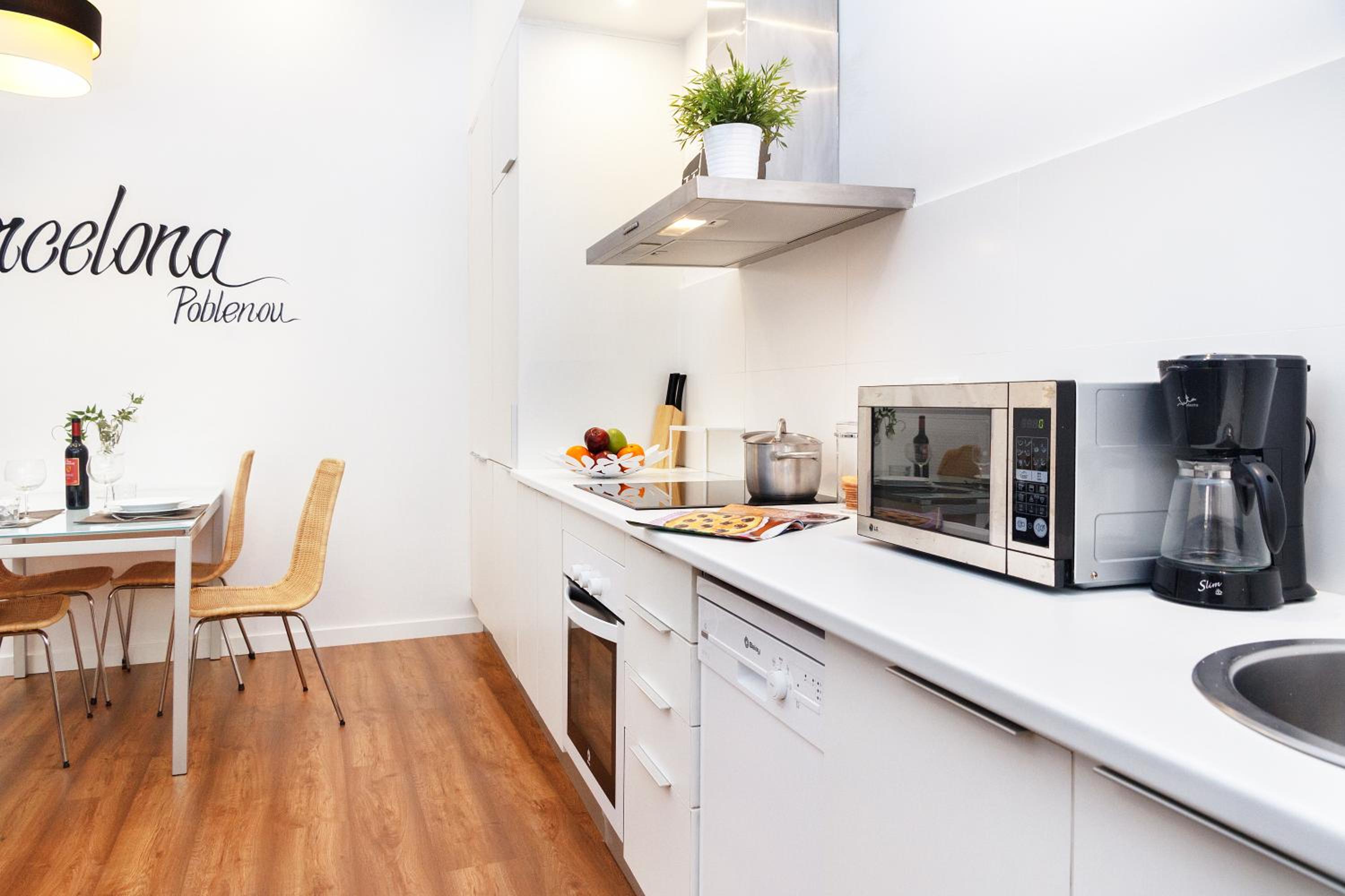 One-Bedroom Ground Floor Apartment - Carrer Bilbao 11 photo 3