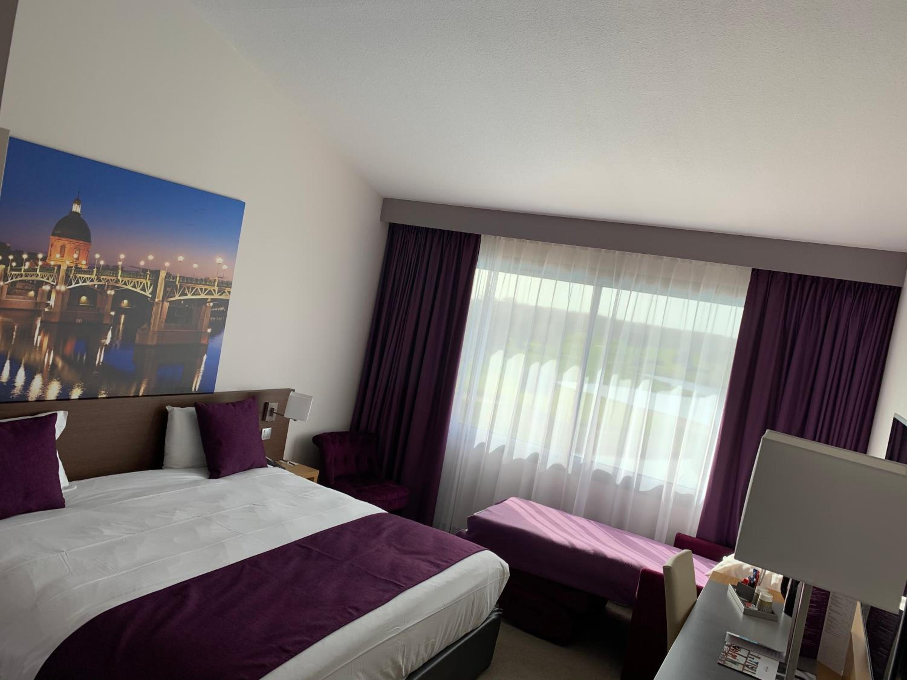 Standard Twin Room with Sofa - Photo 3