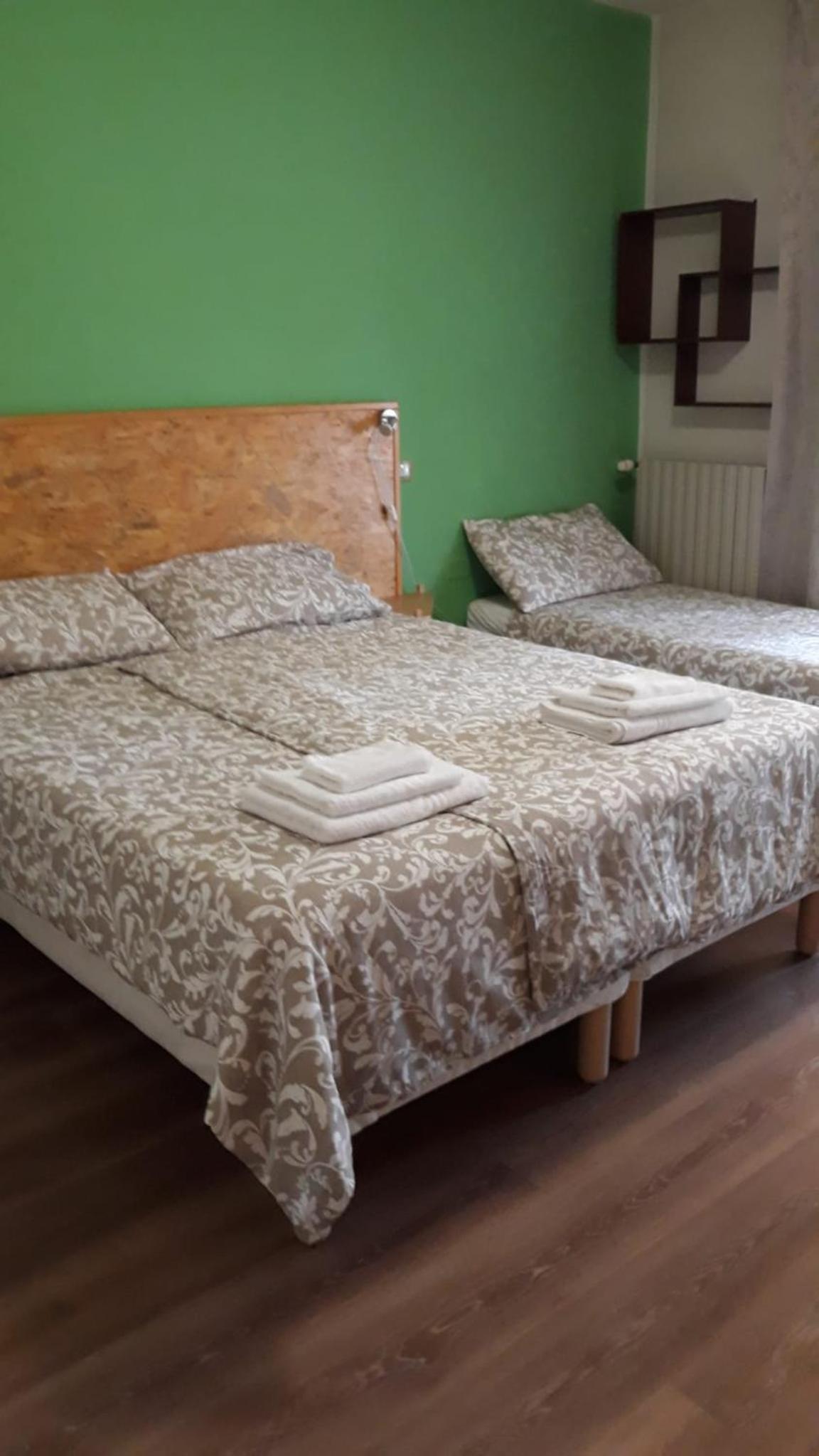 Large Double or Twin Room - Photo 1