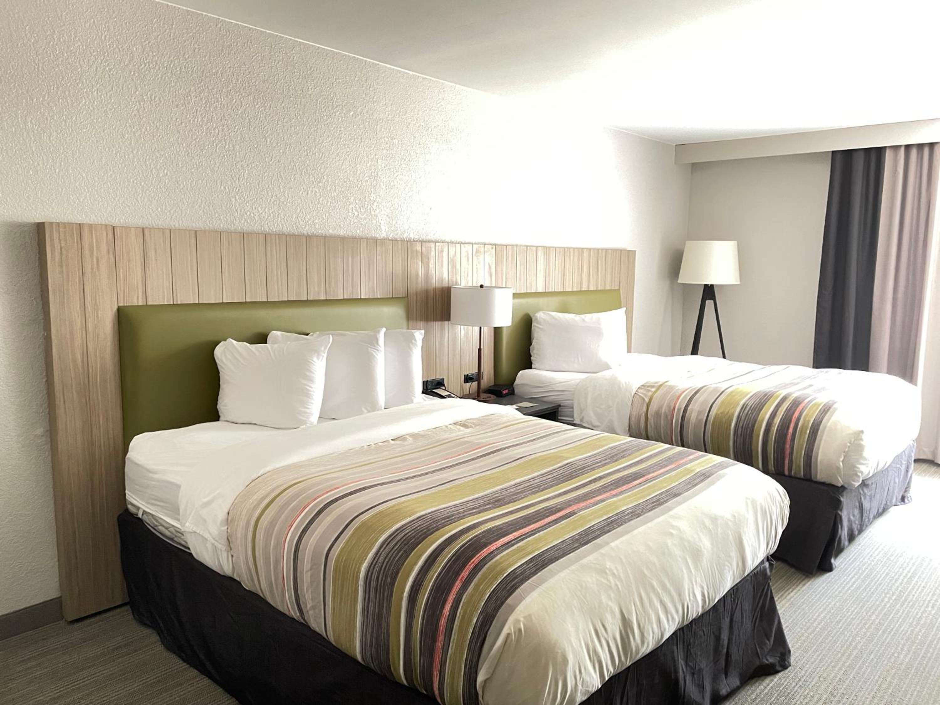 Queen Room with Two Queen Beds - Non-Smoking - Photo 1