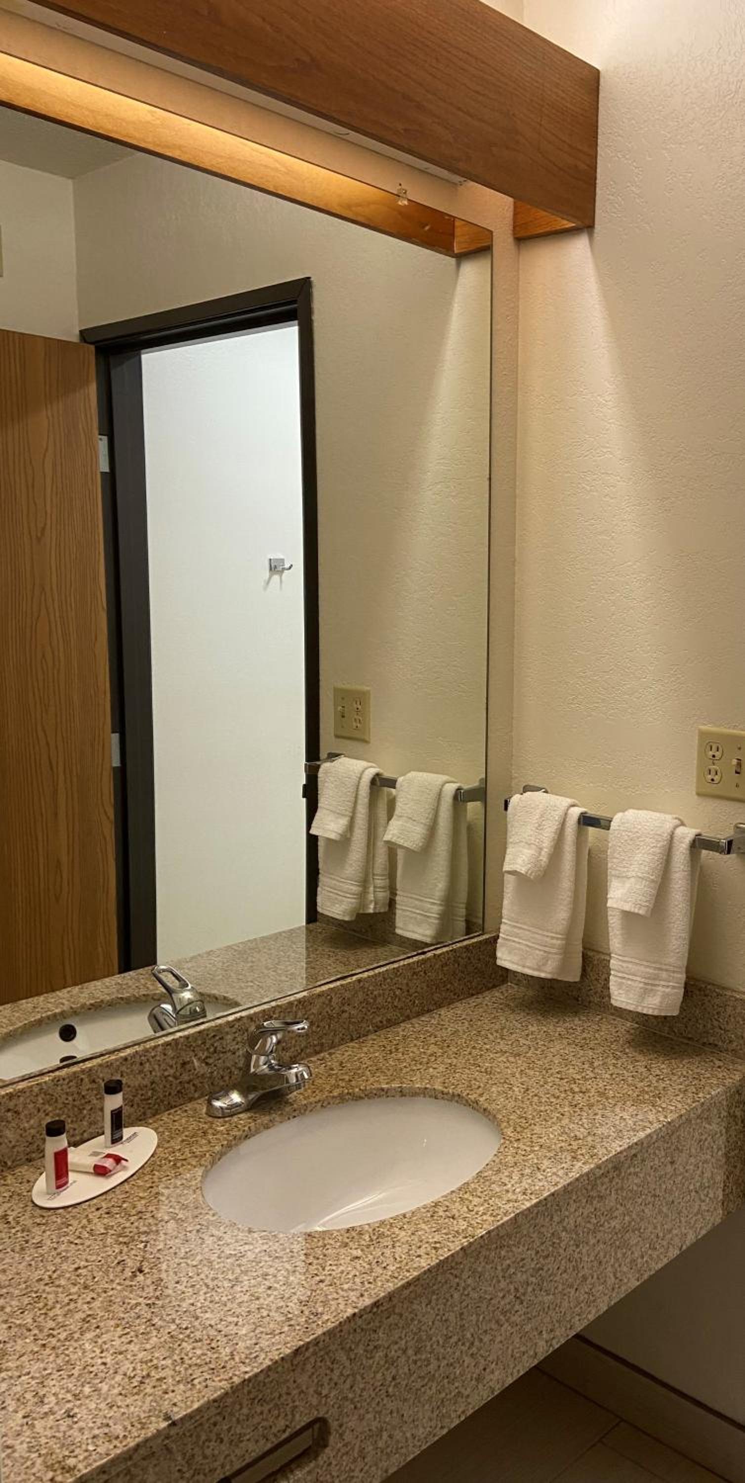 King Studio Suite - Non-Smoking - Photo 5