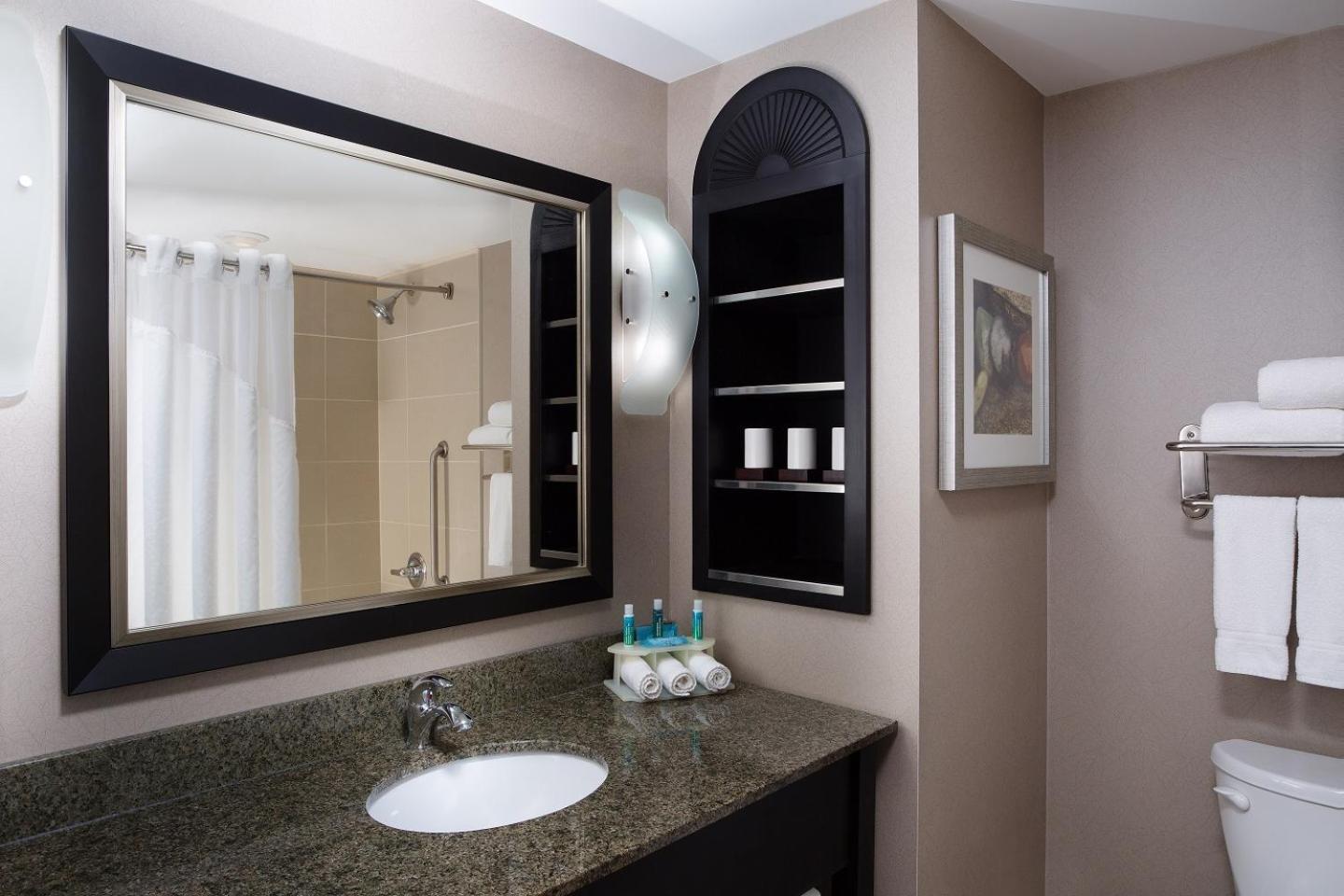 Standard King Room - Photo 4
