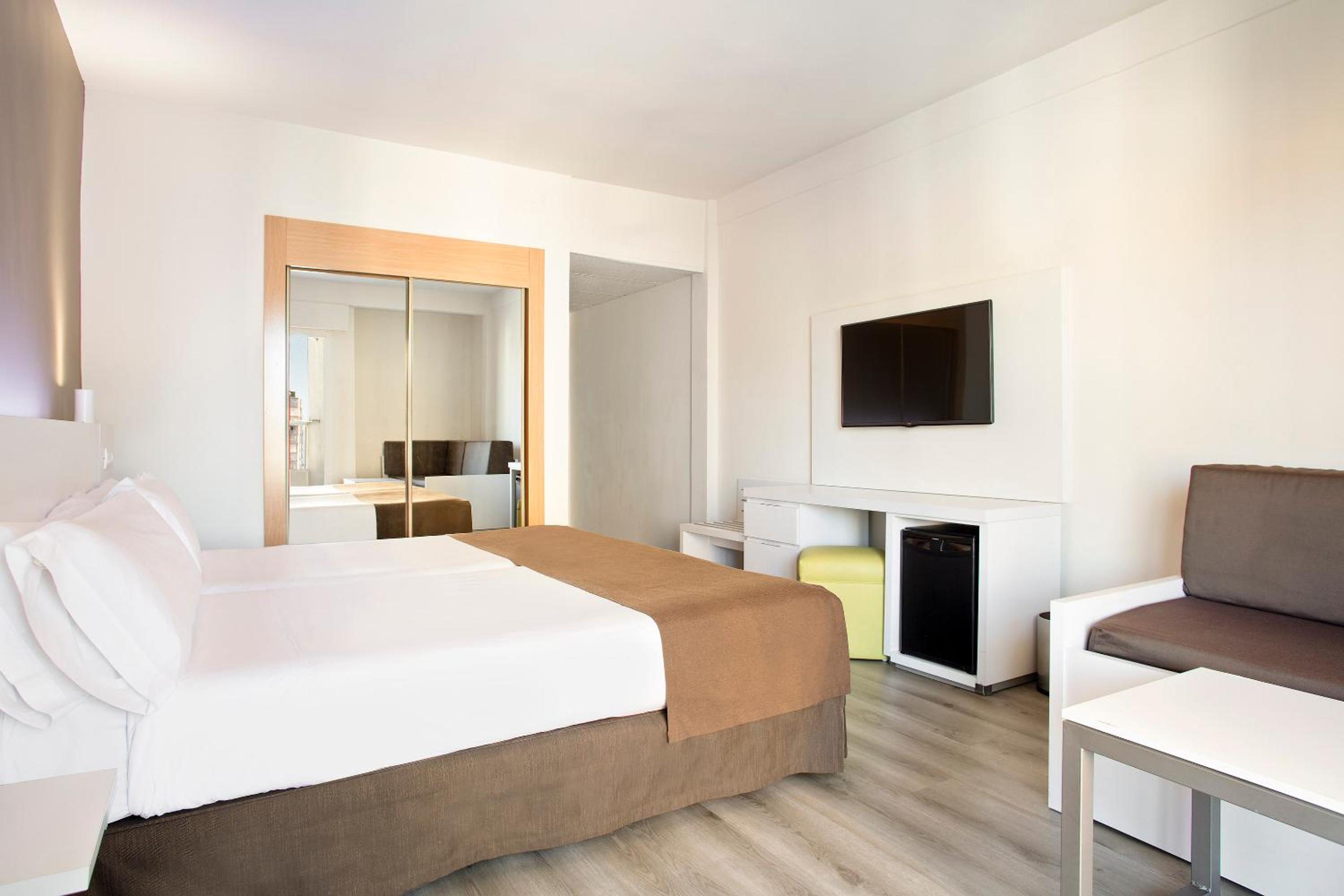 Relax in modern comfort and style!