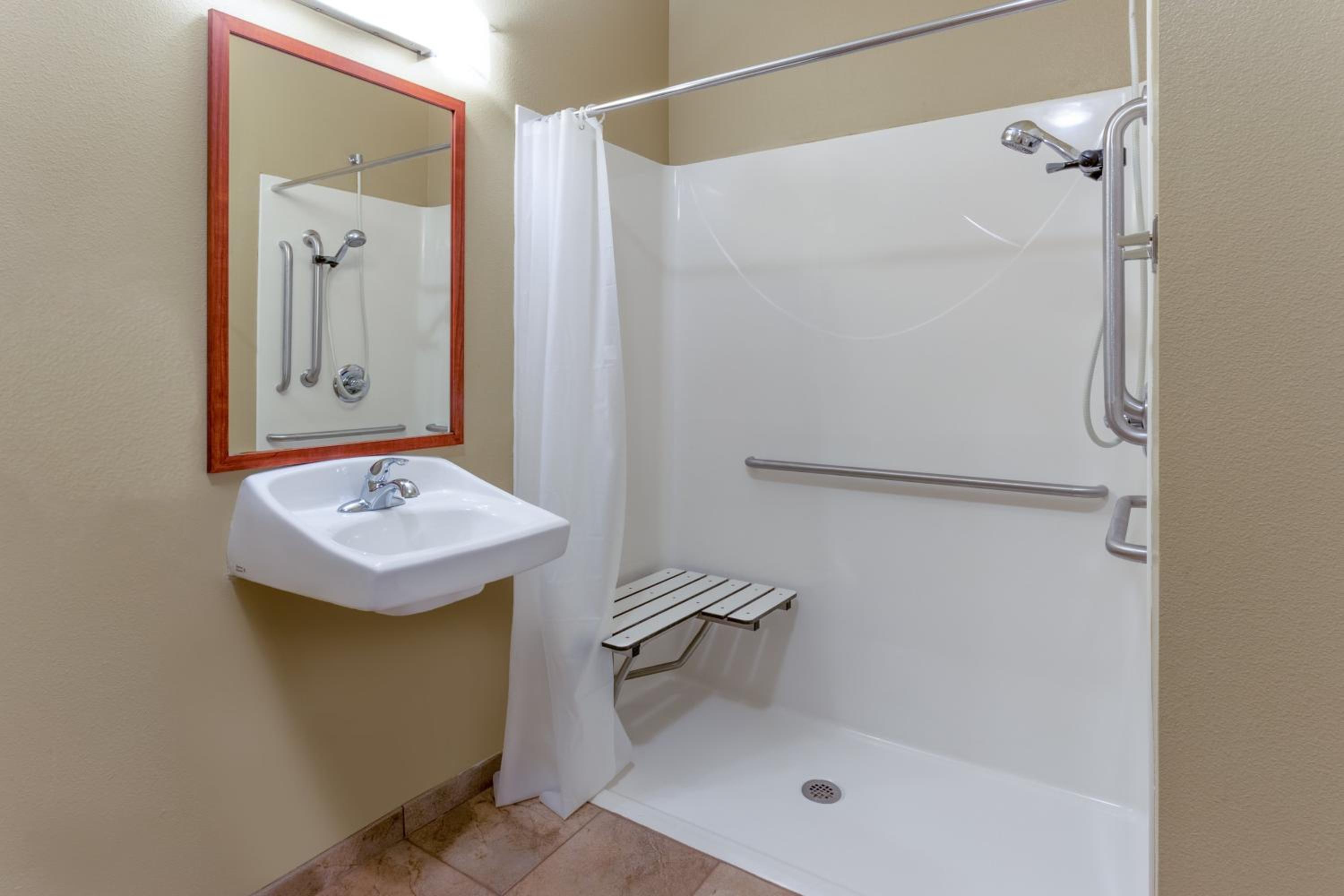 Suite with Two Double Beds - Hearing Accessible - Photo 3